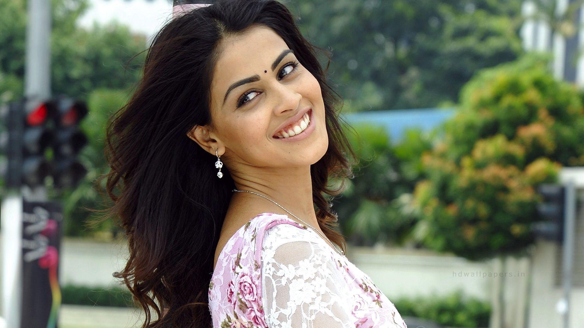 Indian Actress Genelia Wallpaper in jpg format for free download