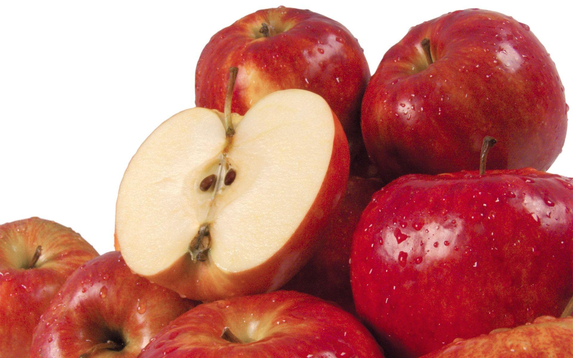 Сон есть красное яблоко. Яблоки красные. Красное яблоко на белом фоне. Яблоня амброзия. Фото яблока на белом фоне.