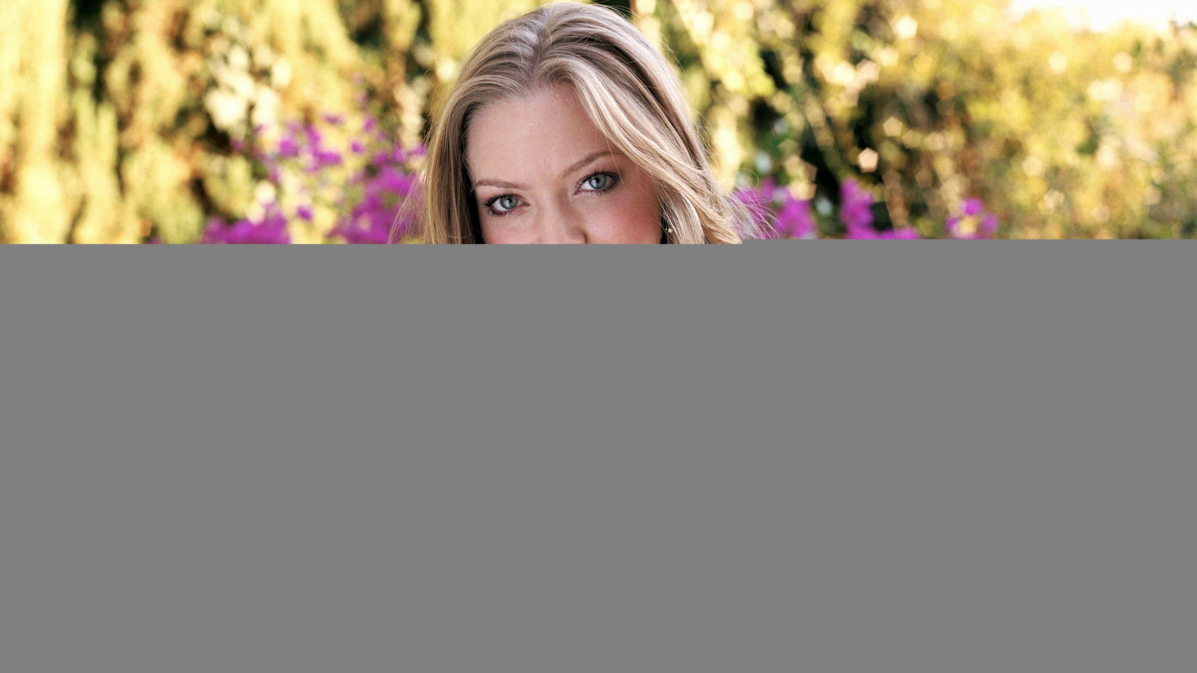 Hollywood Actress Amanda Seyfried Wallpaper