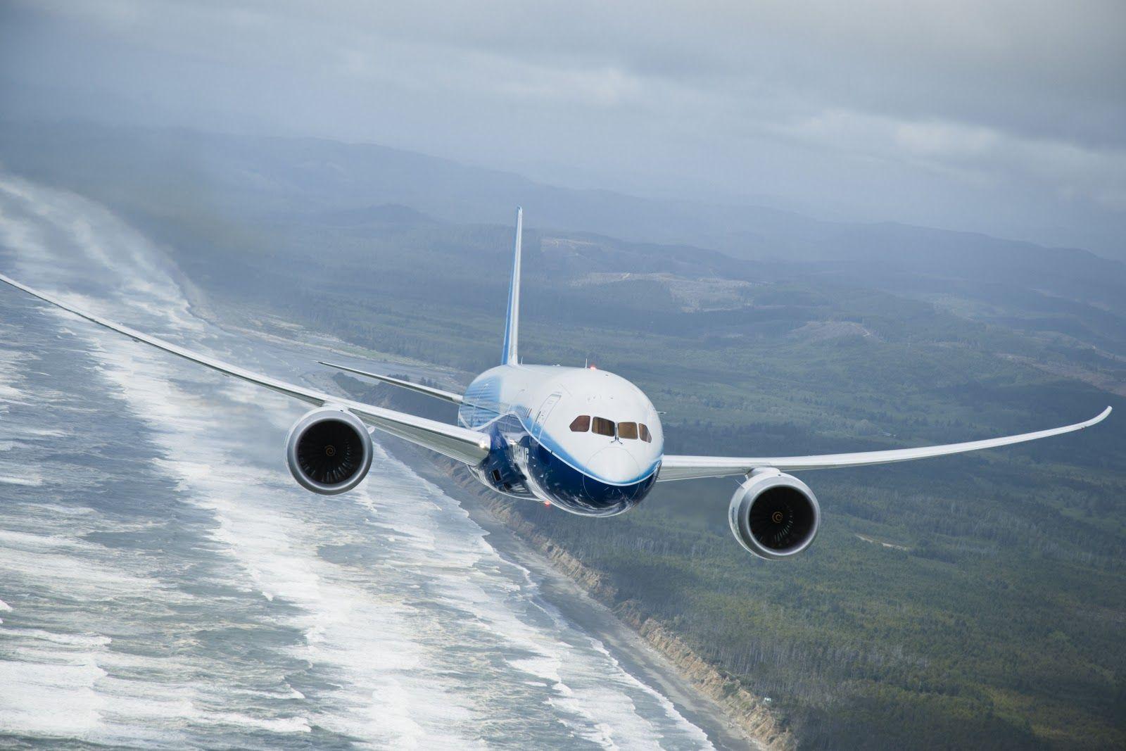 Boeing 787 Dreamliner Long Range Efficient Aircraft Wallpaper 2142