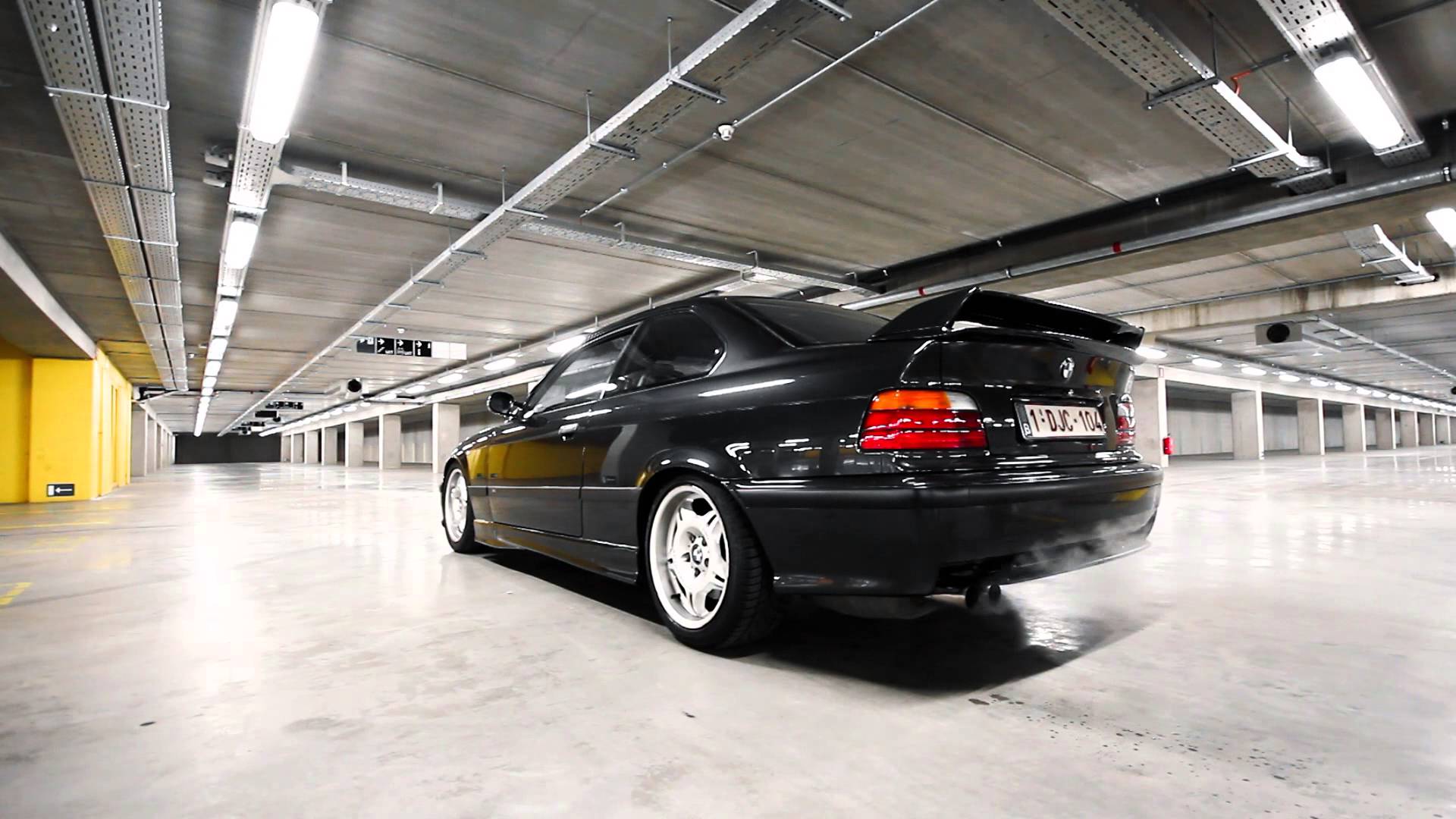 BMW E36 M3 Loud Revving and Burnout