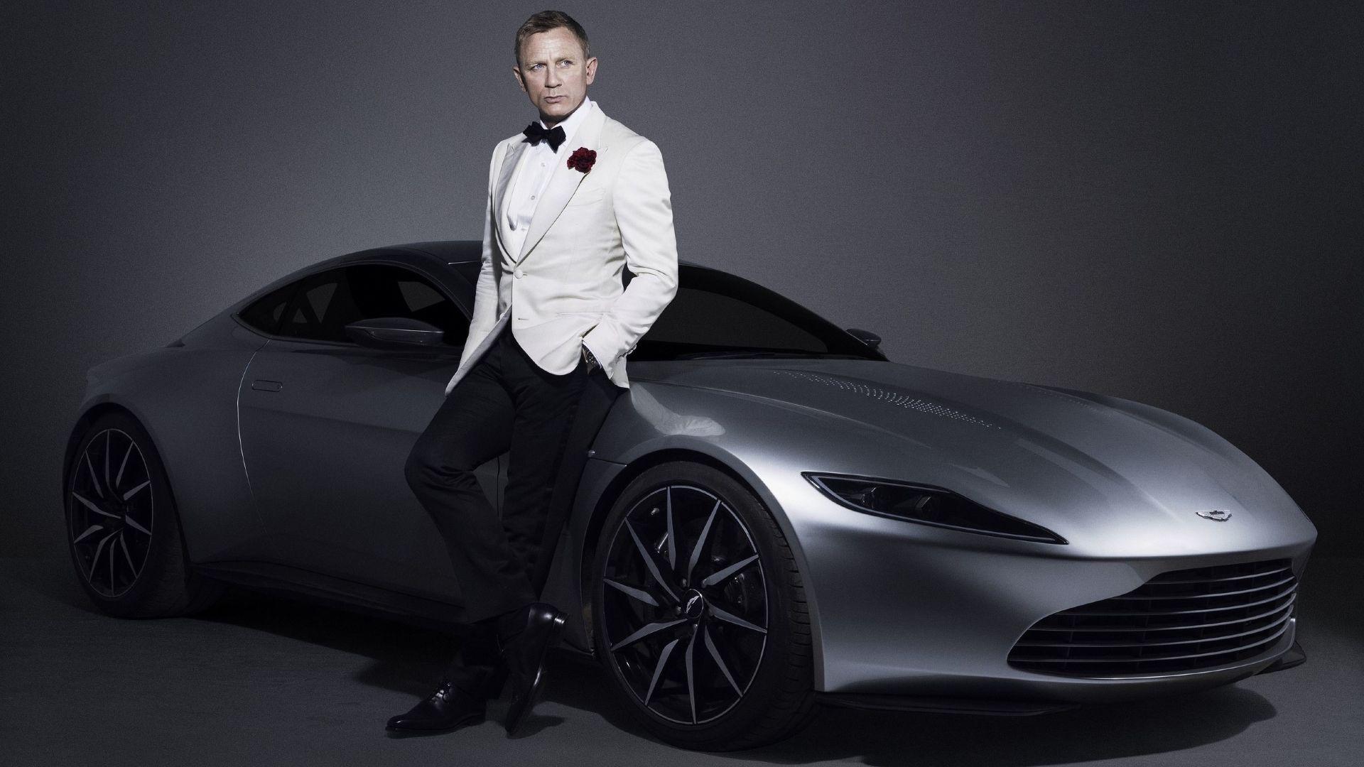 Download Daniel Craig 007 James Bond Aston Martin Car Photohoot