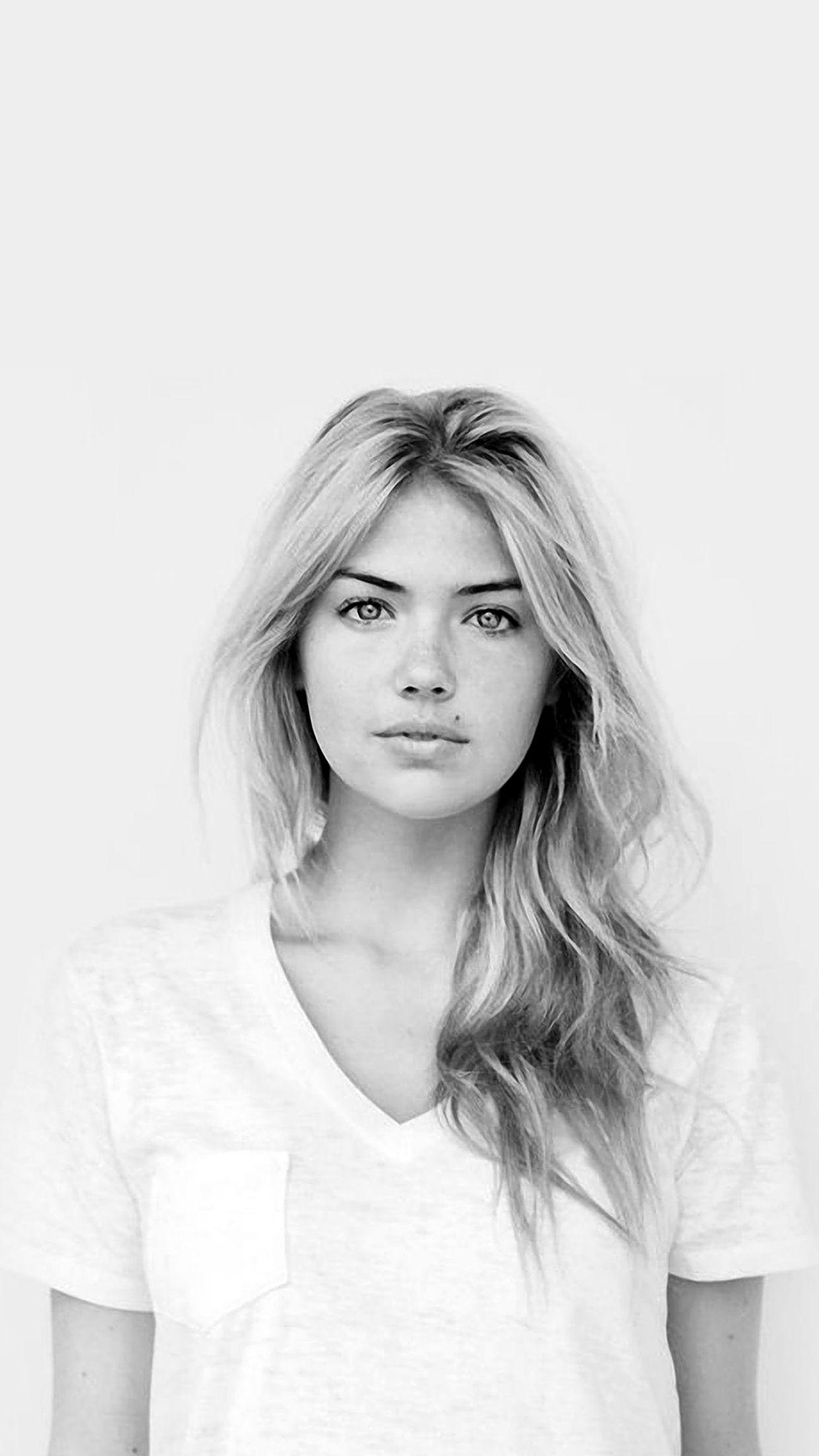 Kate Upton B&W Wallpaper for iPhone X, 8, 7, 6