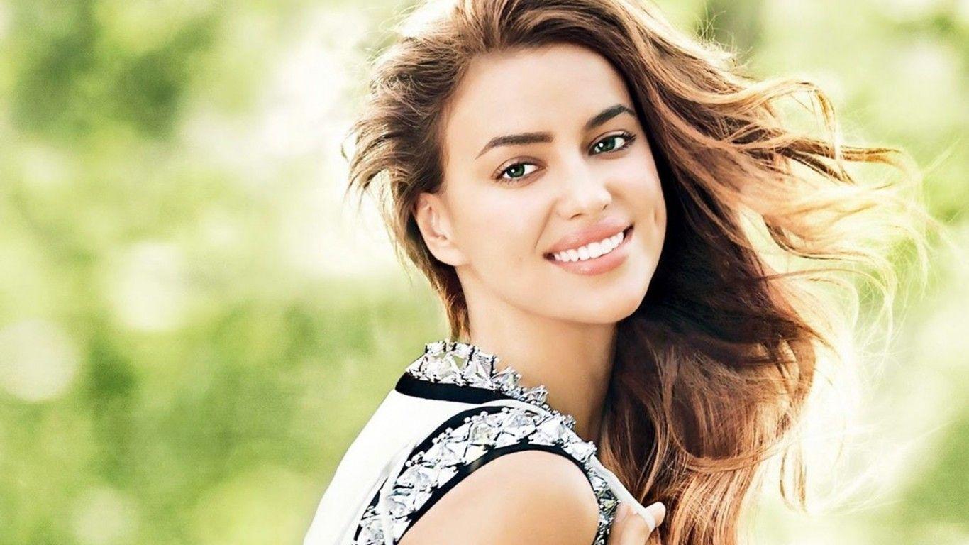 Beautiful Actresses Wallpaper HD Image