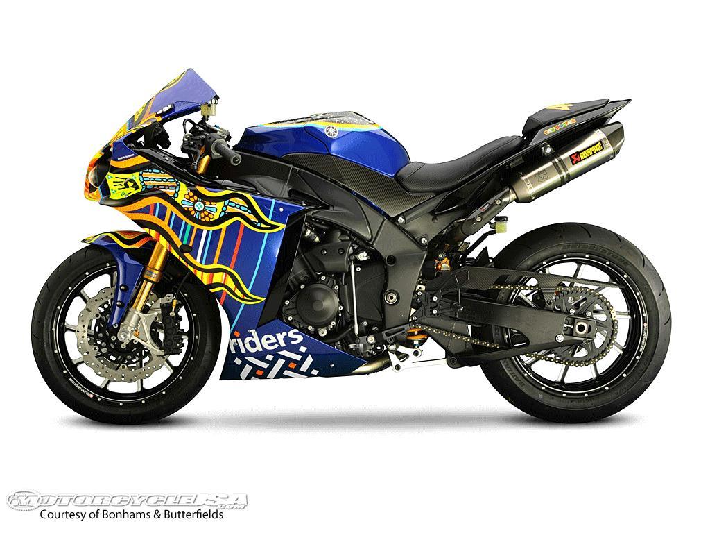 Yamaha YZF R1 With Valentino Rossi's “Five Continents” AGV Helmet Design