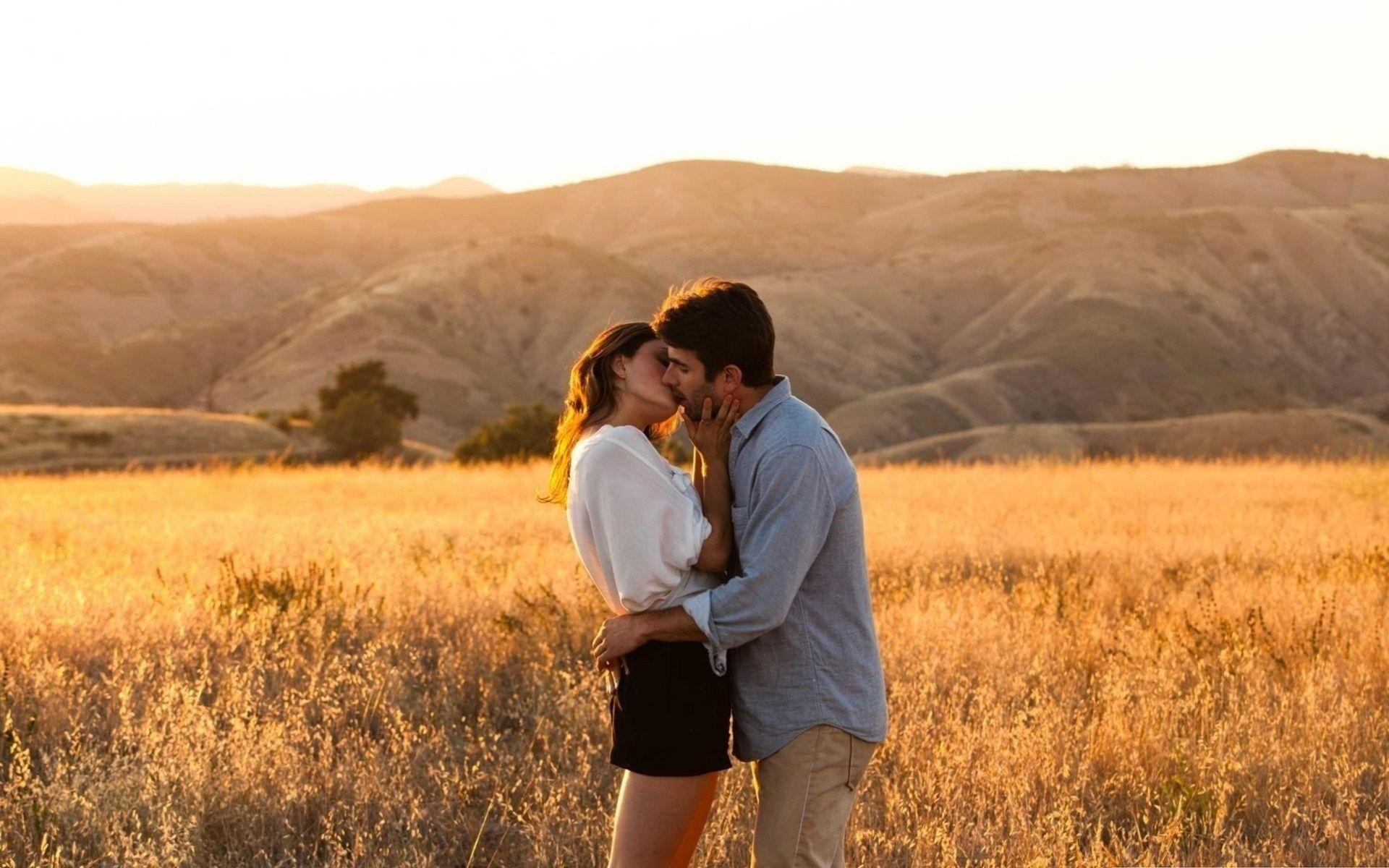 girls and Boy kissing Romantic Love Couple HD Wallpaper