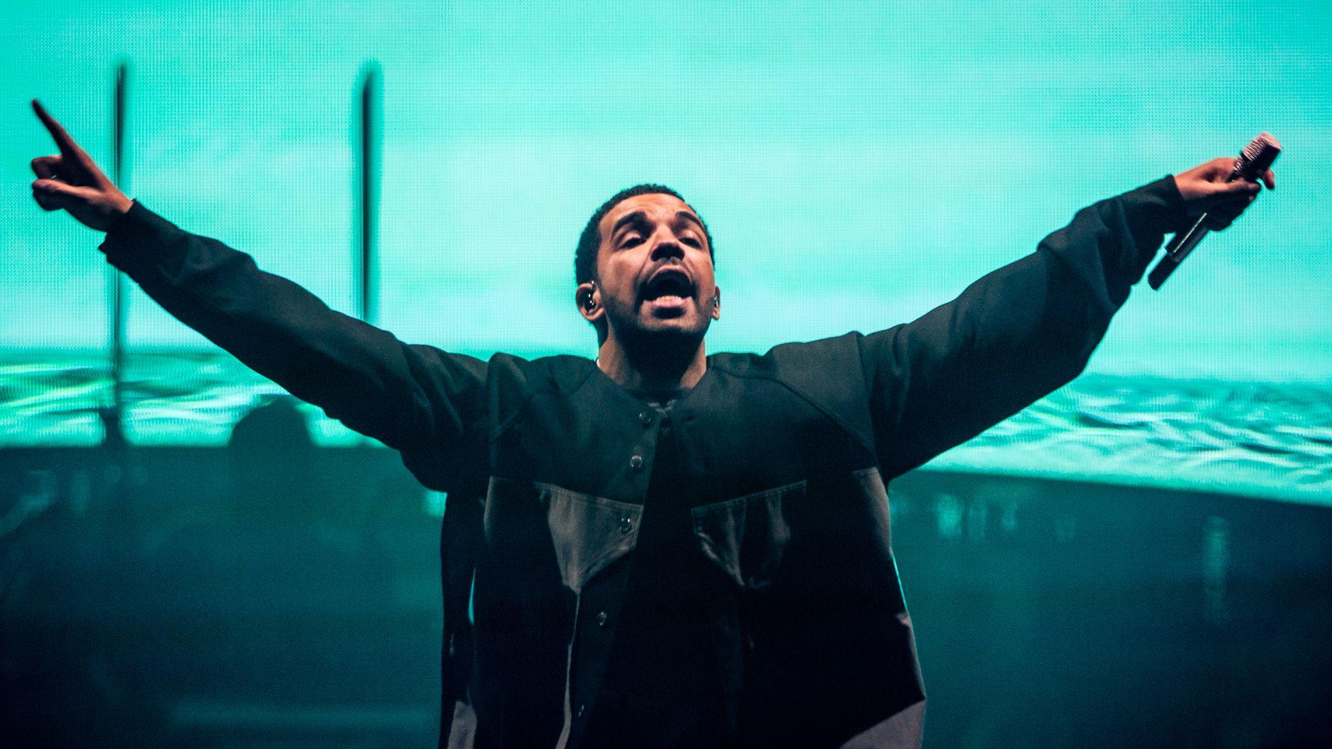 Drake canadian rapper concert music stars Aubrey Drake Graham Drake  with microphone HD wallpaper  Peakpx