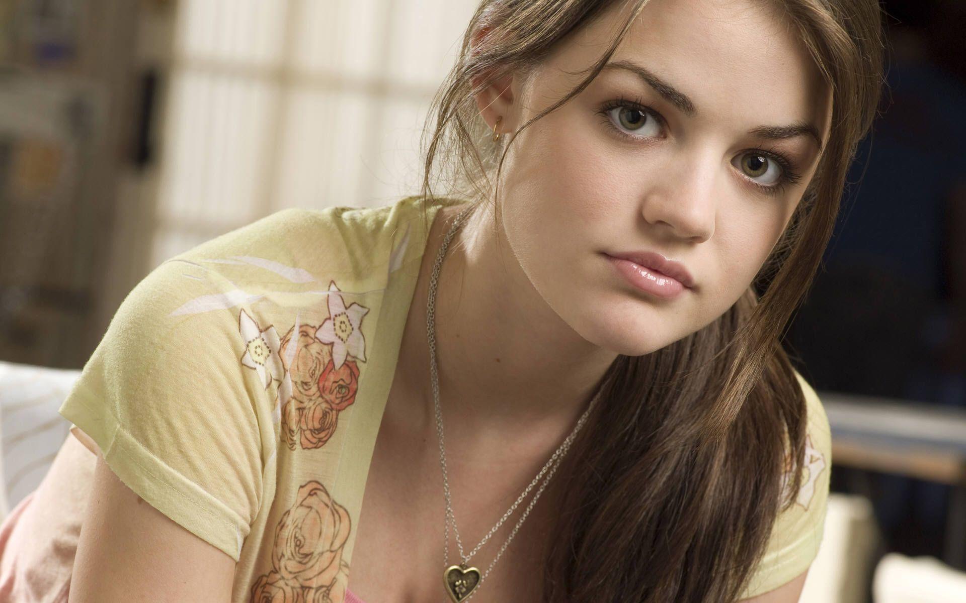 Lucy Hale Closeup. HD Hollywood Actresses Wallpaper