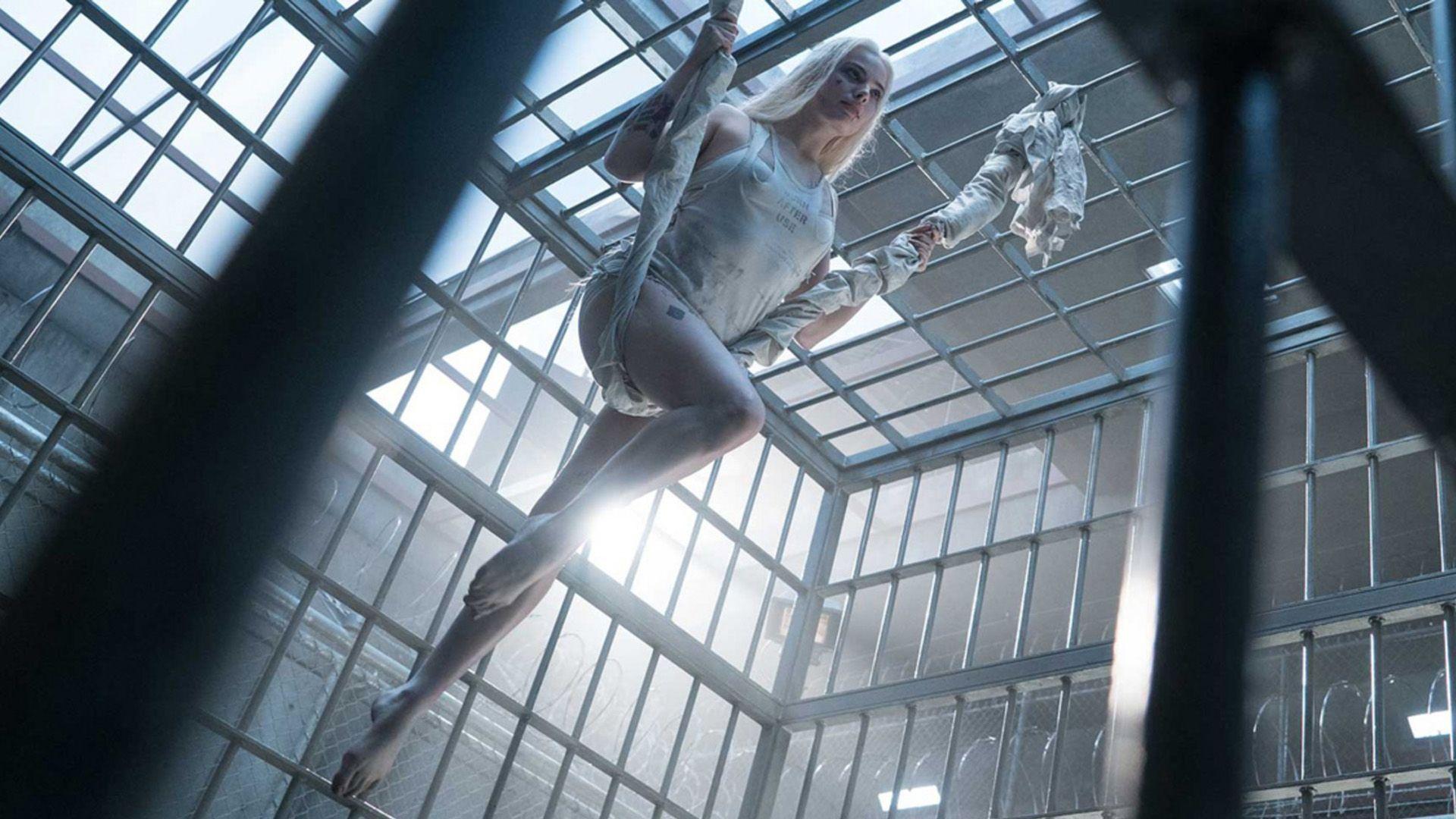 Margot Robbie Prison Clothes Scene Suicide Squad HD Wallpaper