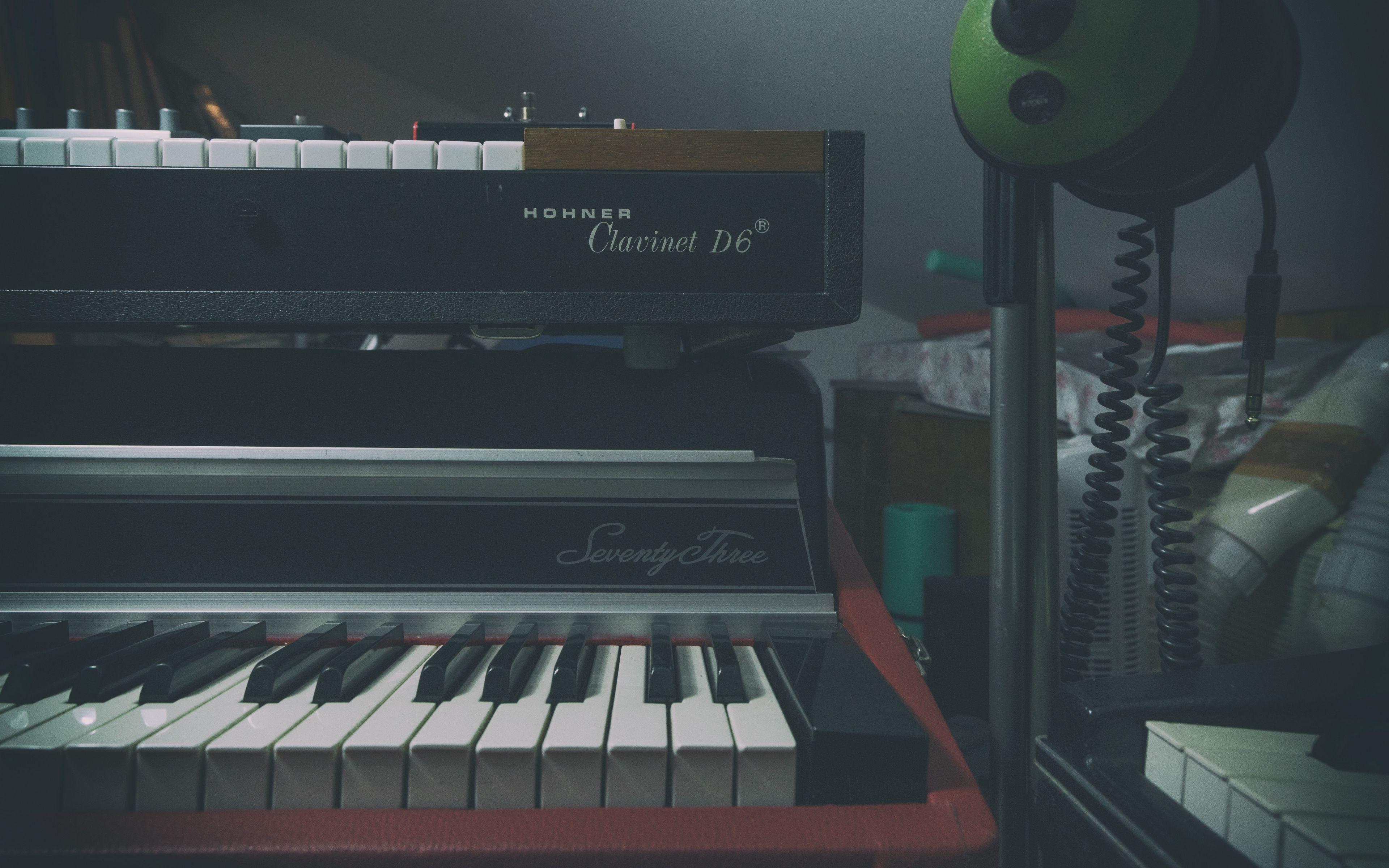 Download wallpaper 3840x2400 synthesizer, piano, musical instrument