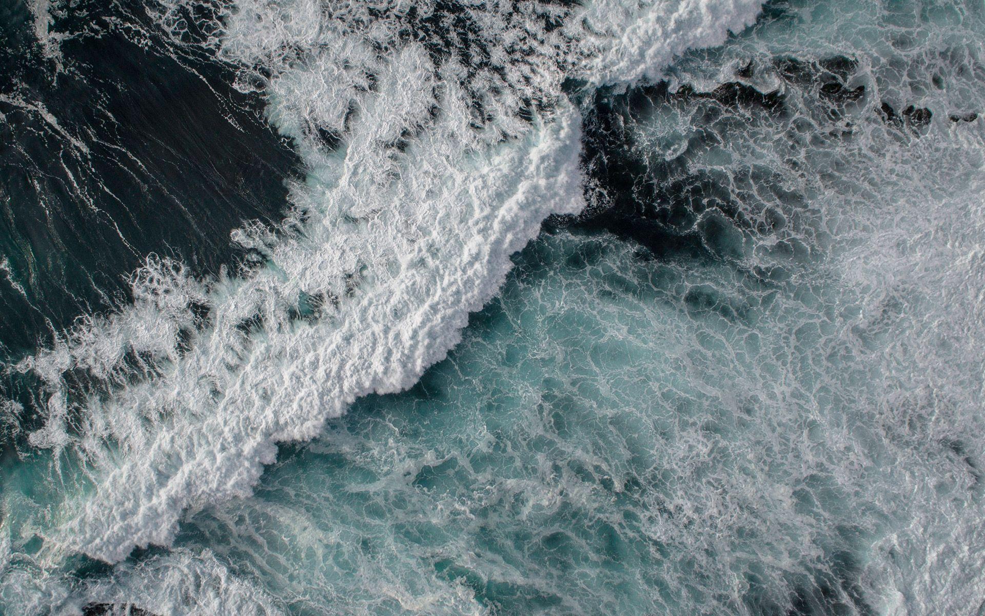 Ocean waves from drone Wallpaper