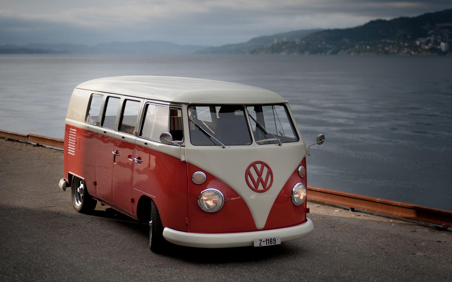 Volkswagen Bus iPhone Wallpaper