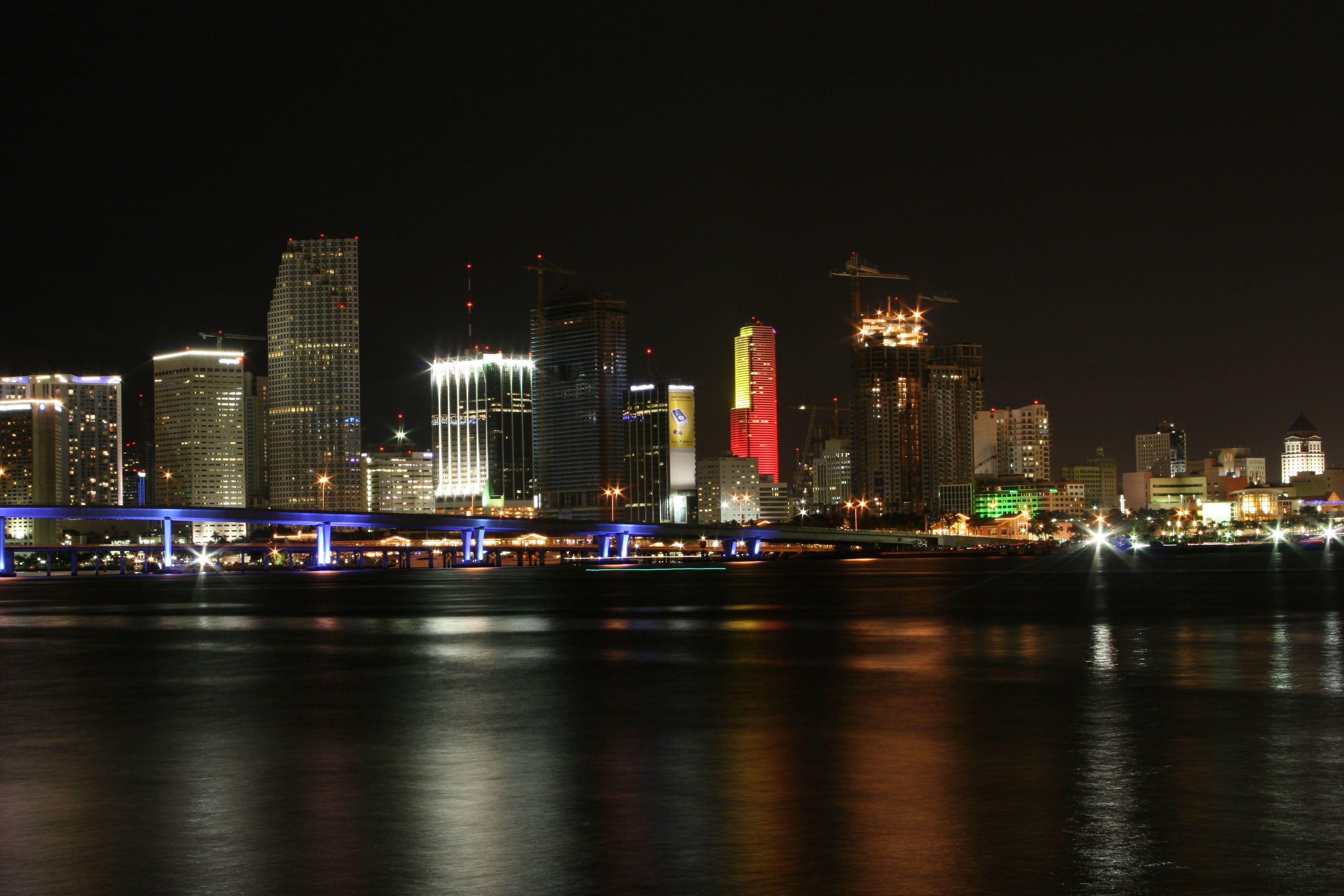 lg looking for 5760x1080 panorama of the miami skyline 3504x2336