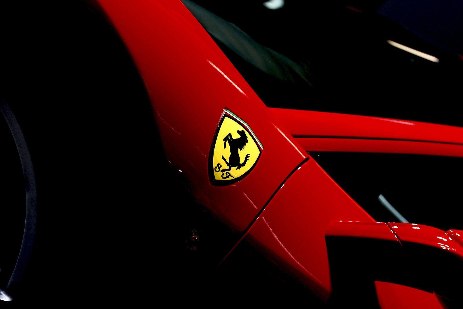 Ferrari фото значка