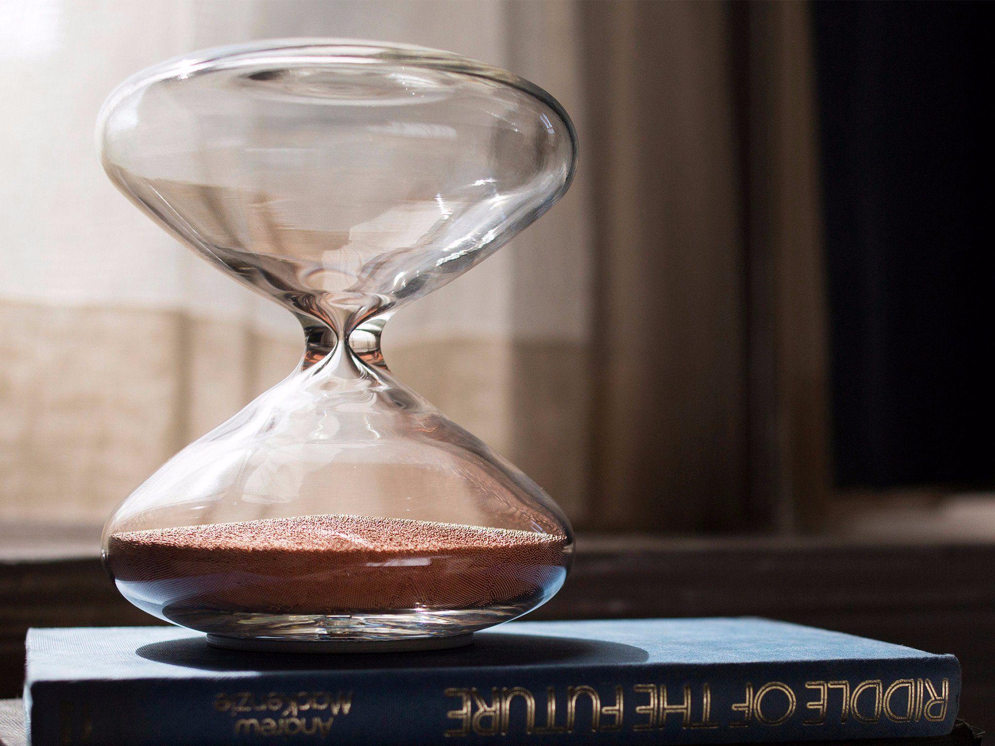 Apple designer Marc Newson creates $000 hourglass with Hodinkee