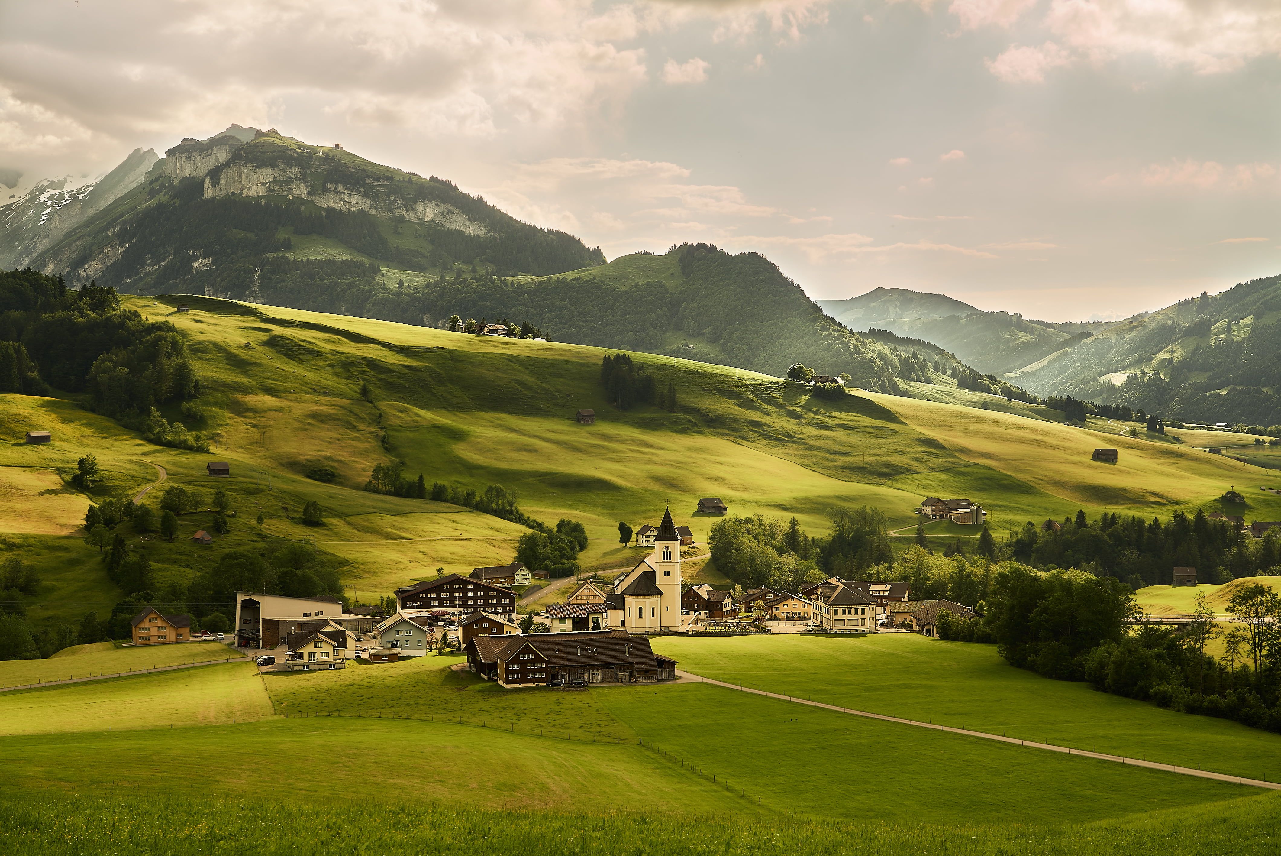 瑞士阿尔卑斯山区的田园风光高清图片下载-正版图片500847793-摄图网