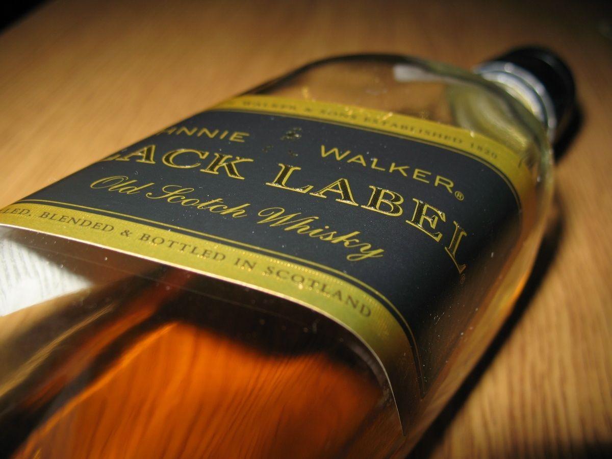Review, Johnnie Walker Black Label (bonus wallpaper)