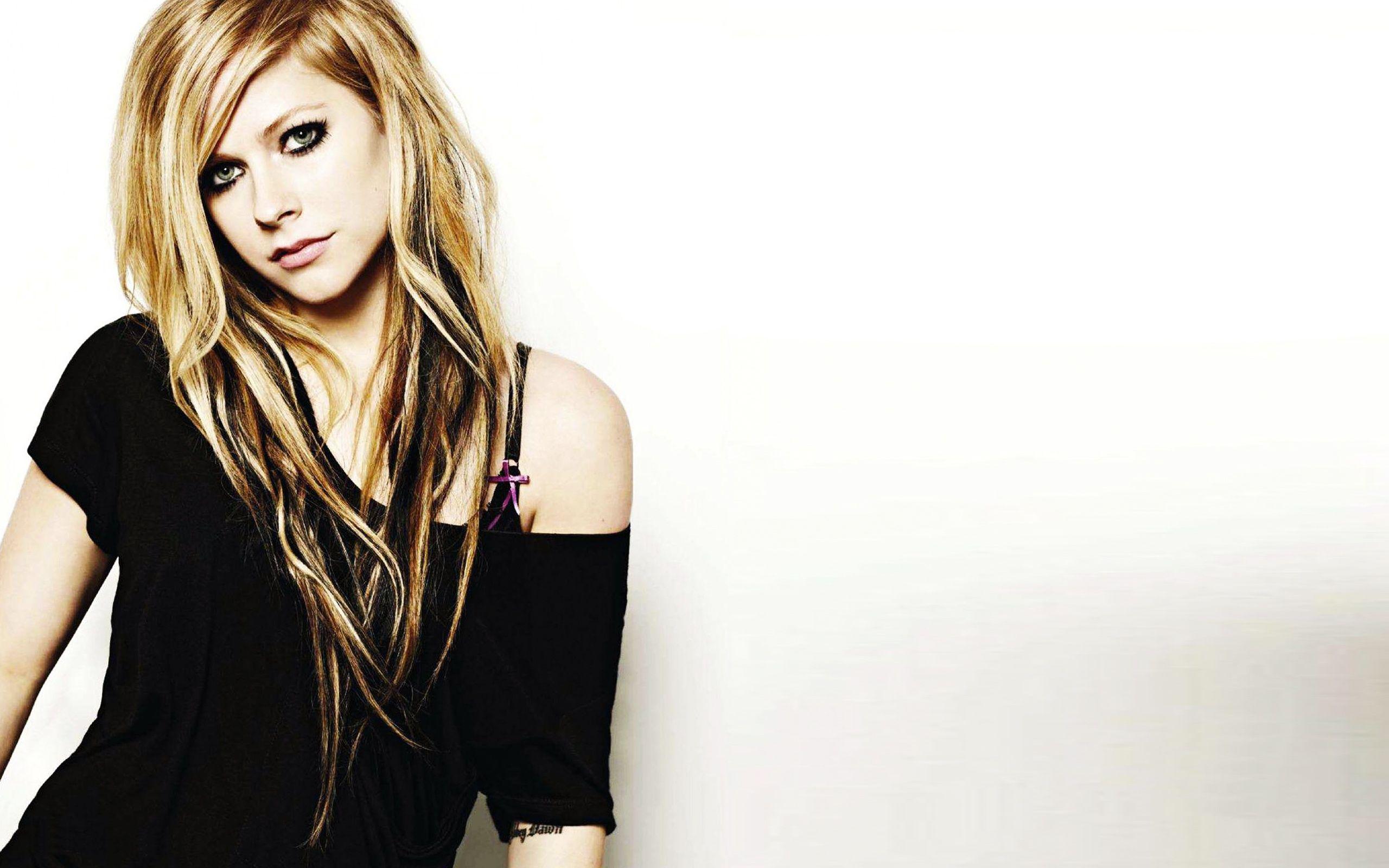 Avril Lavigne HD Wallpaper. Background Imagex1600