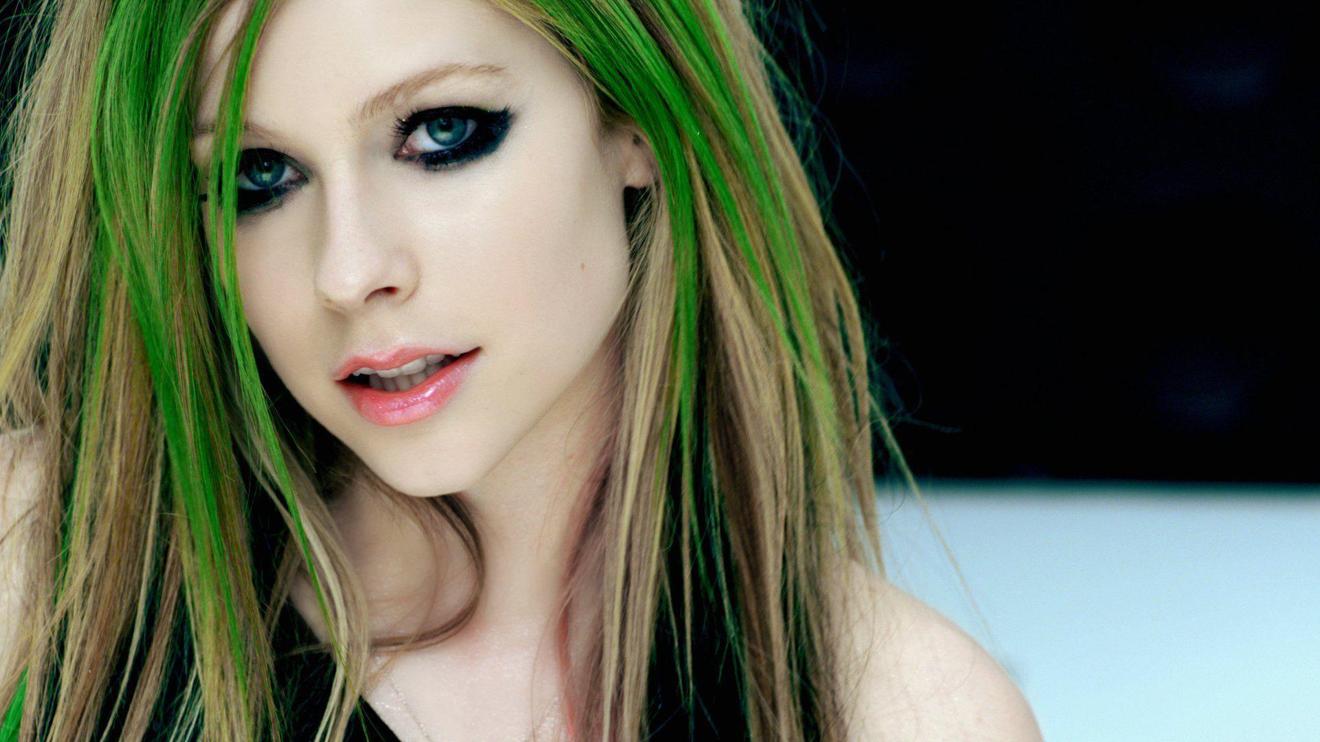 Avril Lavigne HD Wallpaper and Background Image