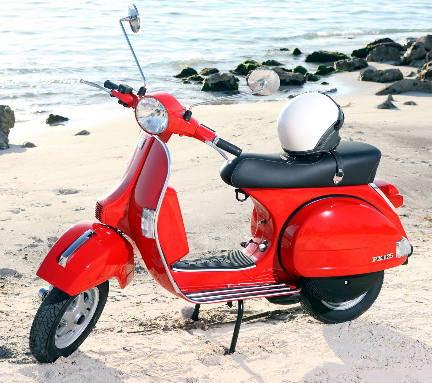 Download free vespa wallpaper for your mobile phone