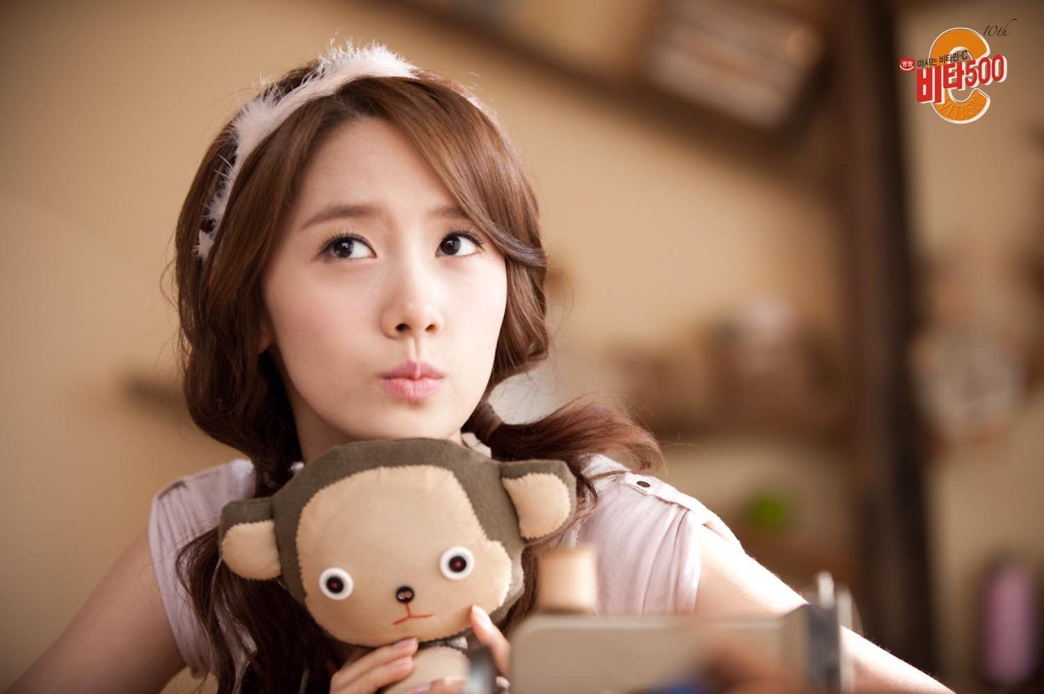 Yoona With Monkey Doll Wallpaper. SNSD Artistic Gallery