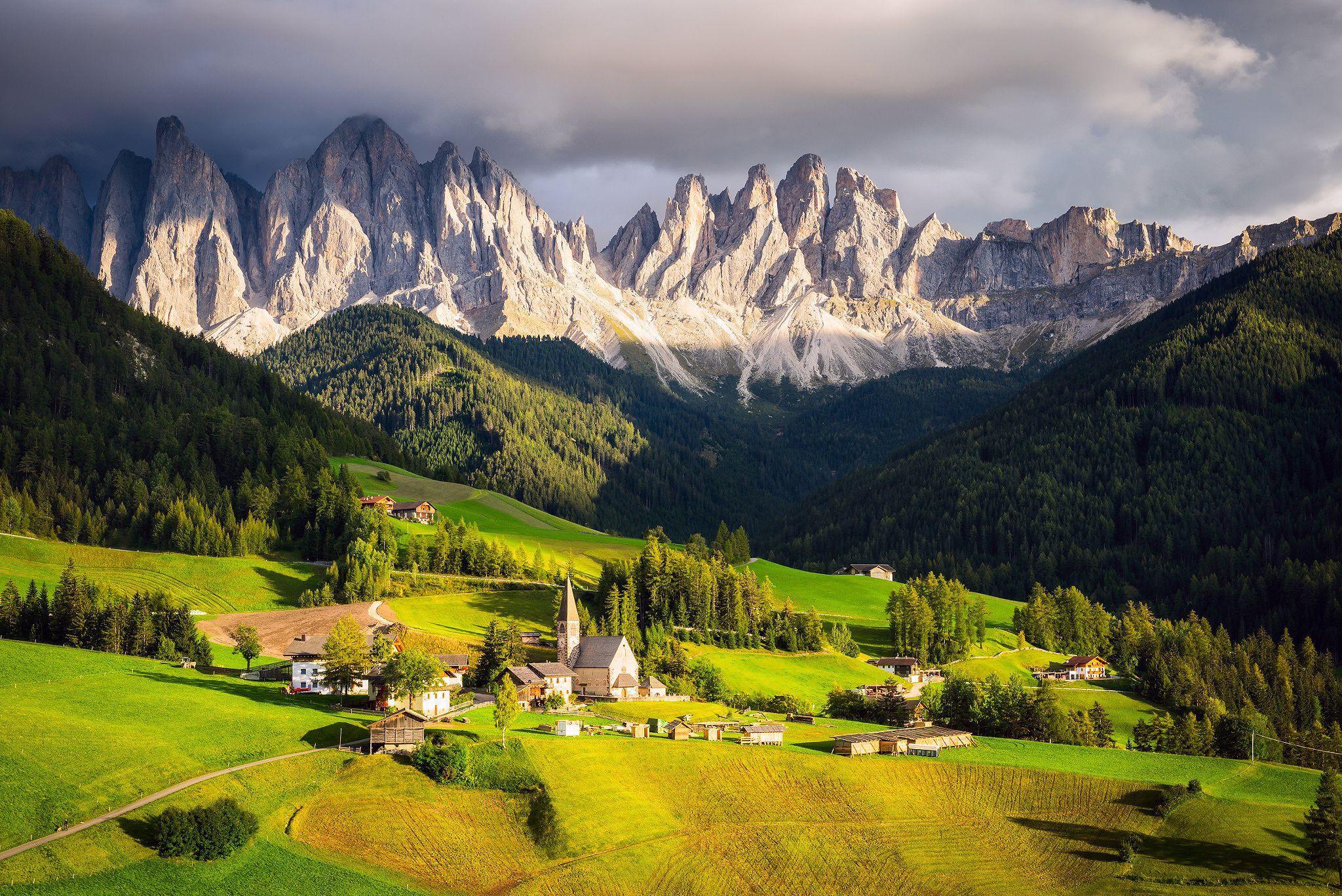 Village in the Italian Alps HD Wallpapers