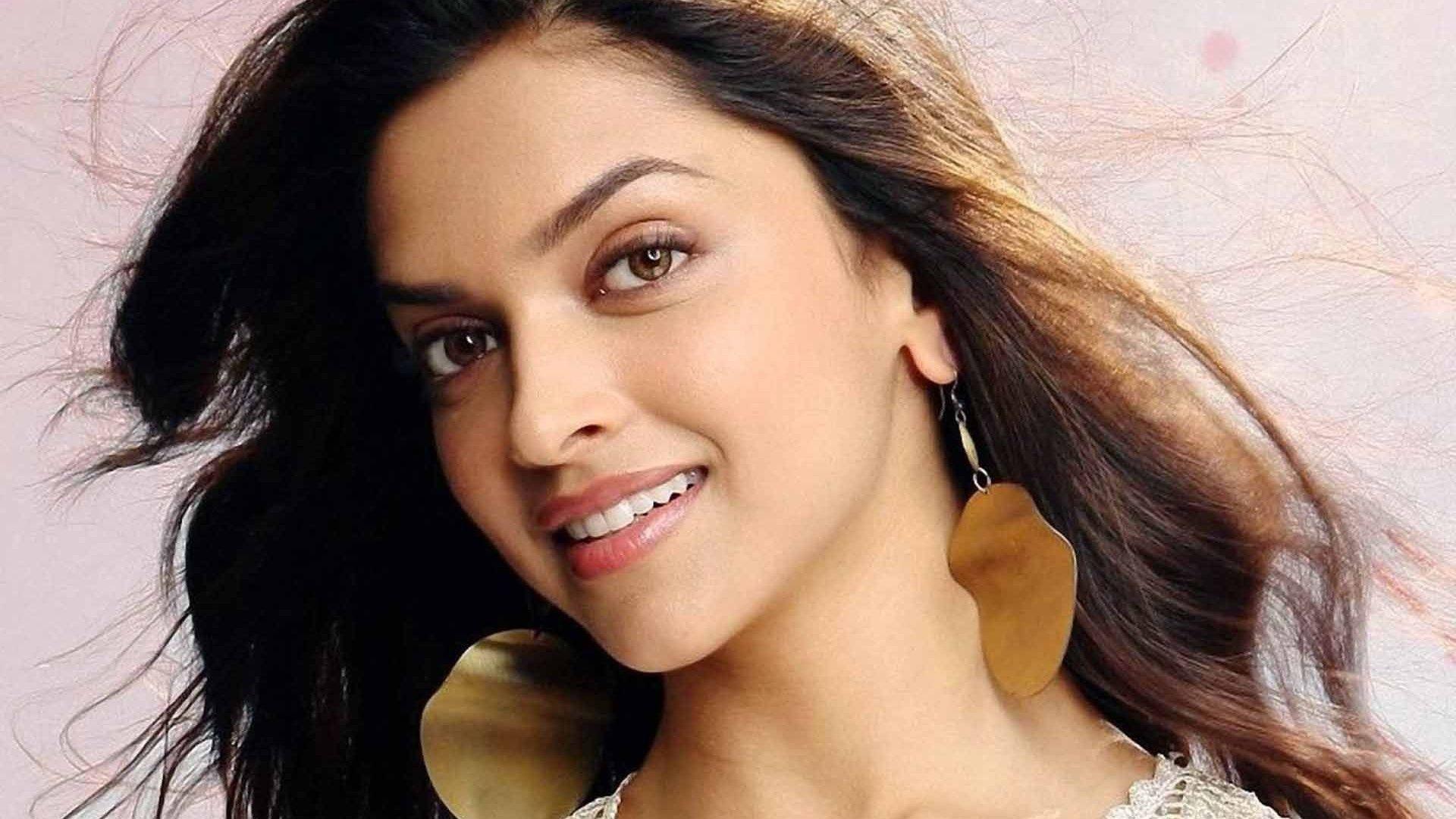 Bollywood Actress Desktop Background