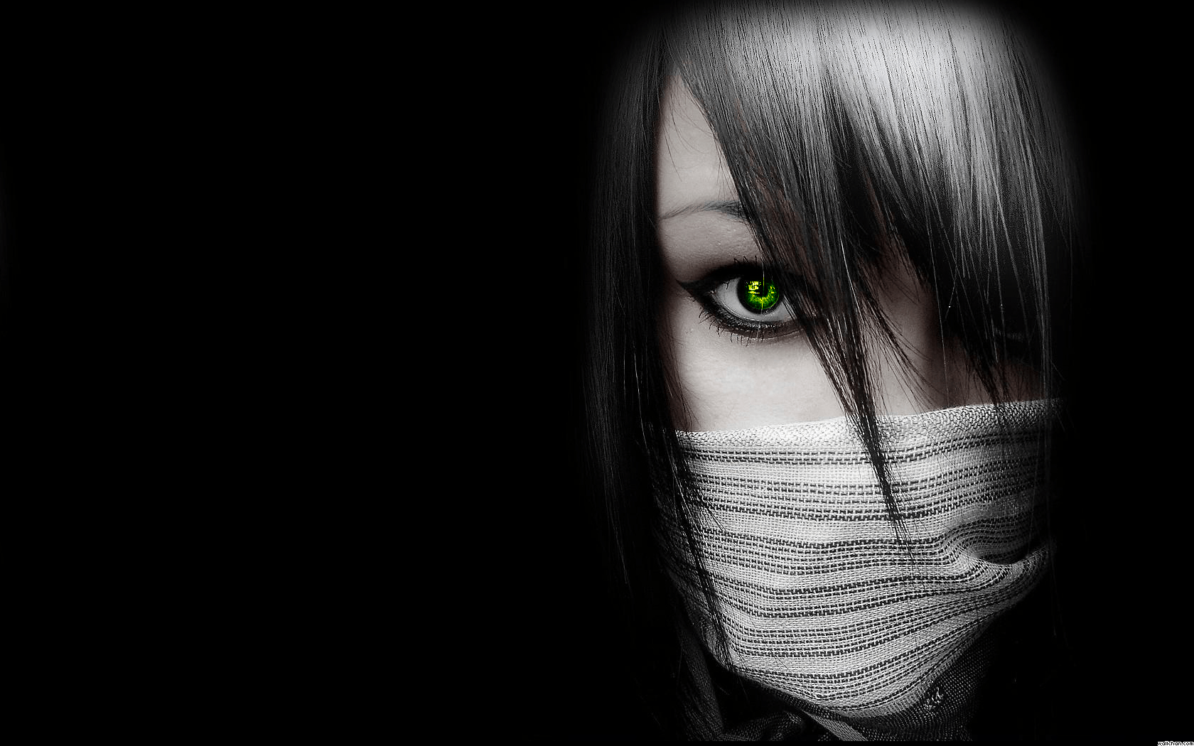 Green Eyes GIrl Black Wallpaper