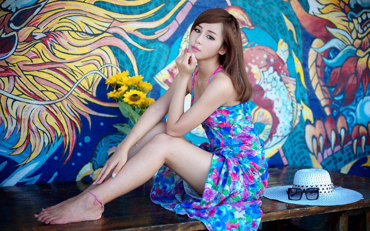 Flirty Summer Vacation Photography Wallpaper 4 － Chinese Girls