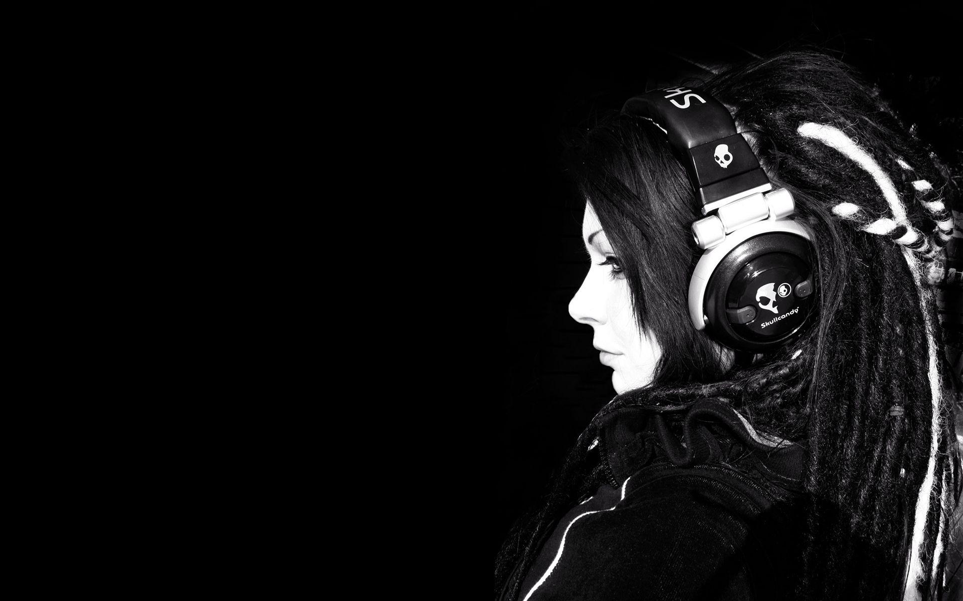 headphones, Skullcandy, headphones girl, grayscale, dreads