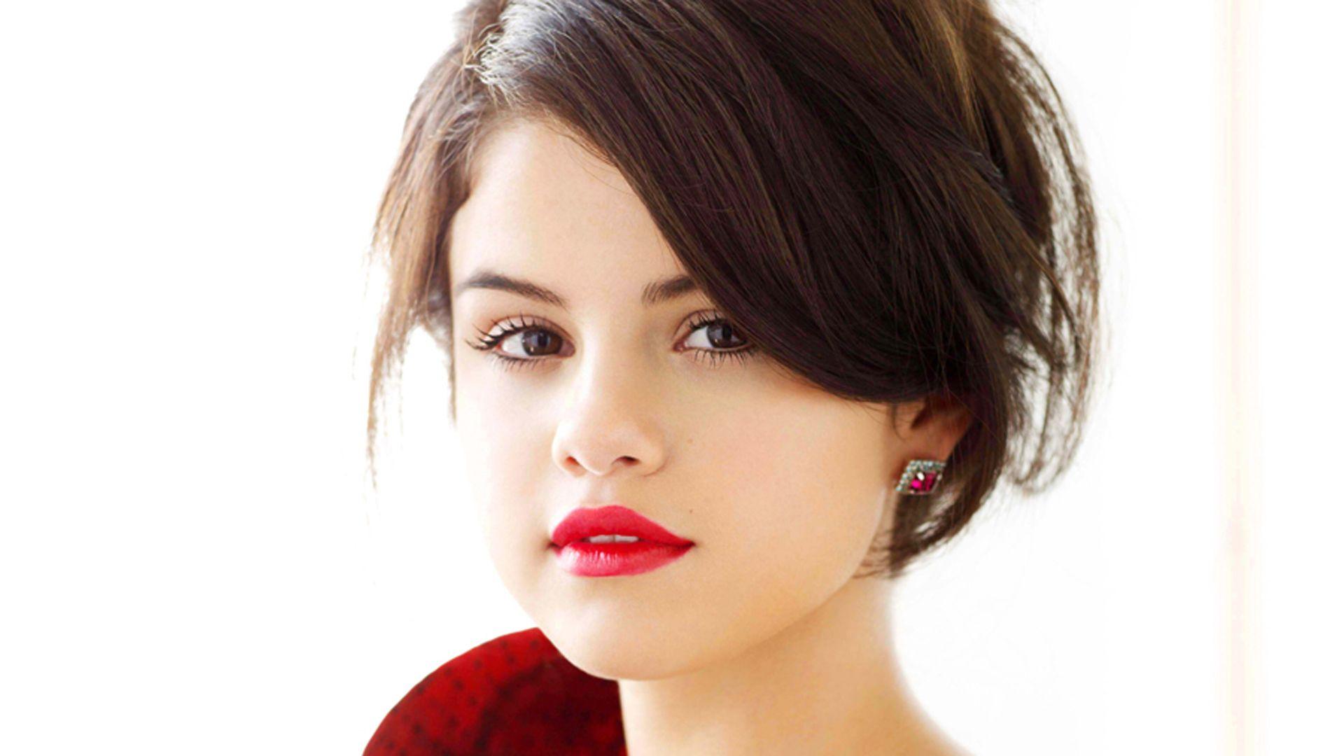 Selena Gomez HD Wallpaper