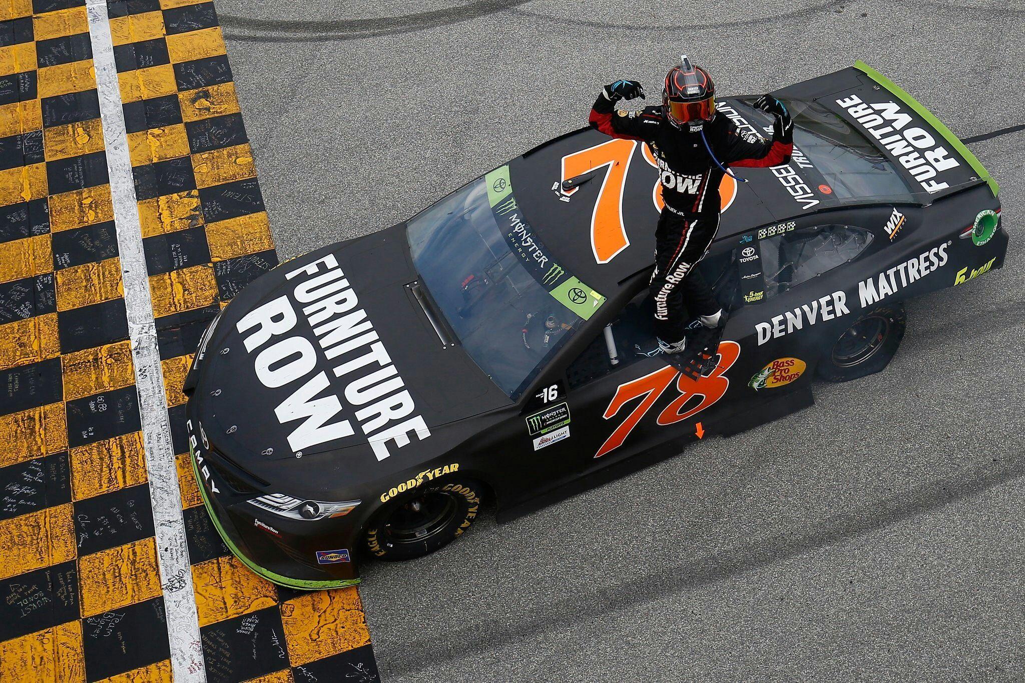 Martin Truex Jr wins Chicagoland Speedway 2017. Truex Nation