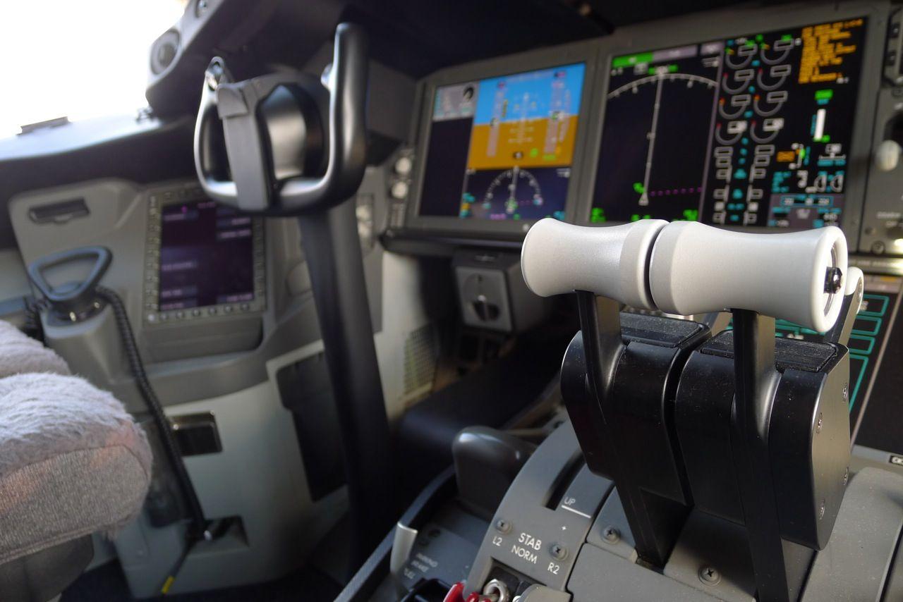 Forrest Gump Fist Pump. The Cockpit of the Boeing 787