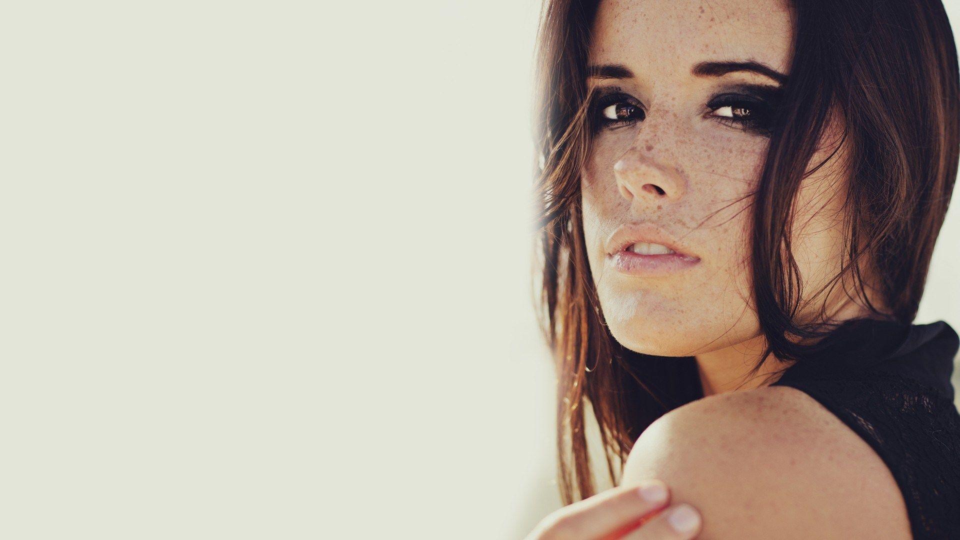 Picture Of Beautiful Women Wallpaper 21240 1920x1080 px