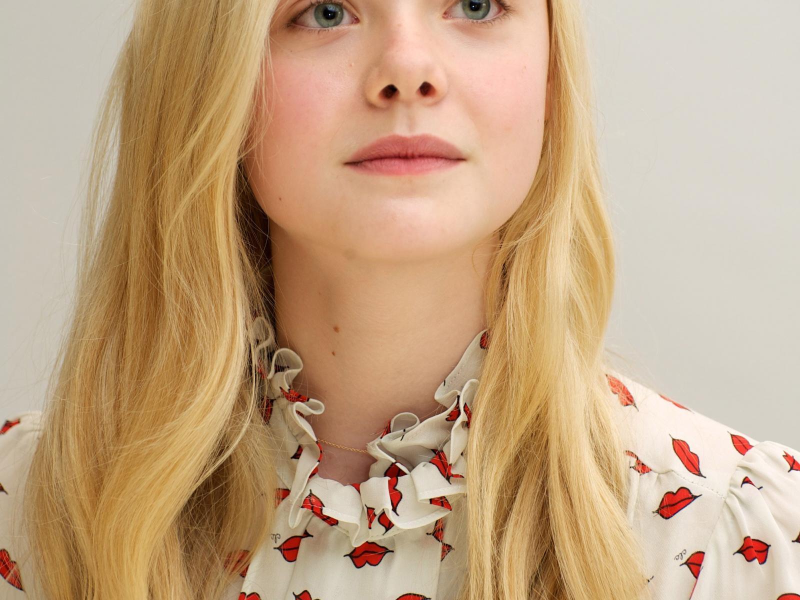 wallpaper: Wallpaper Elle Fanning