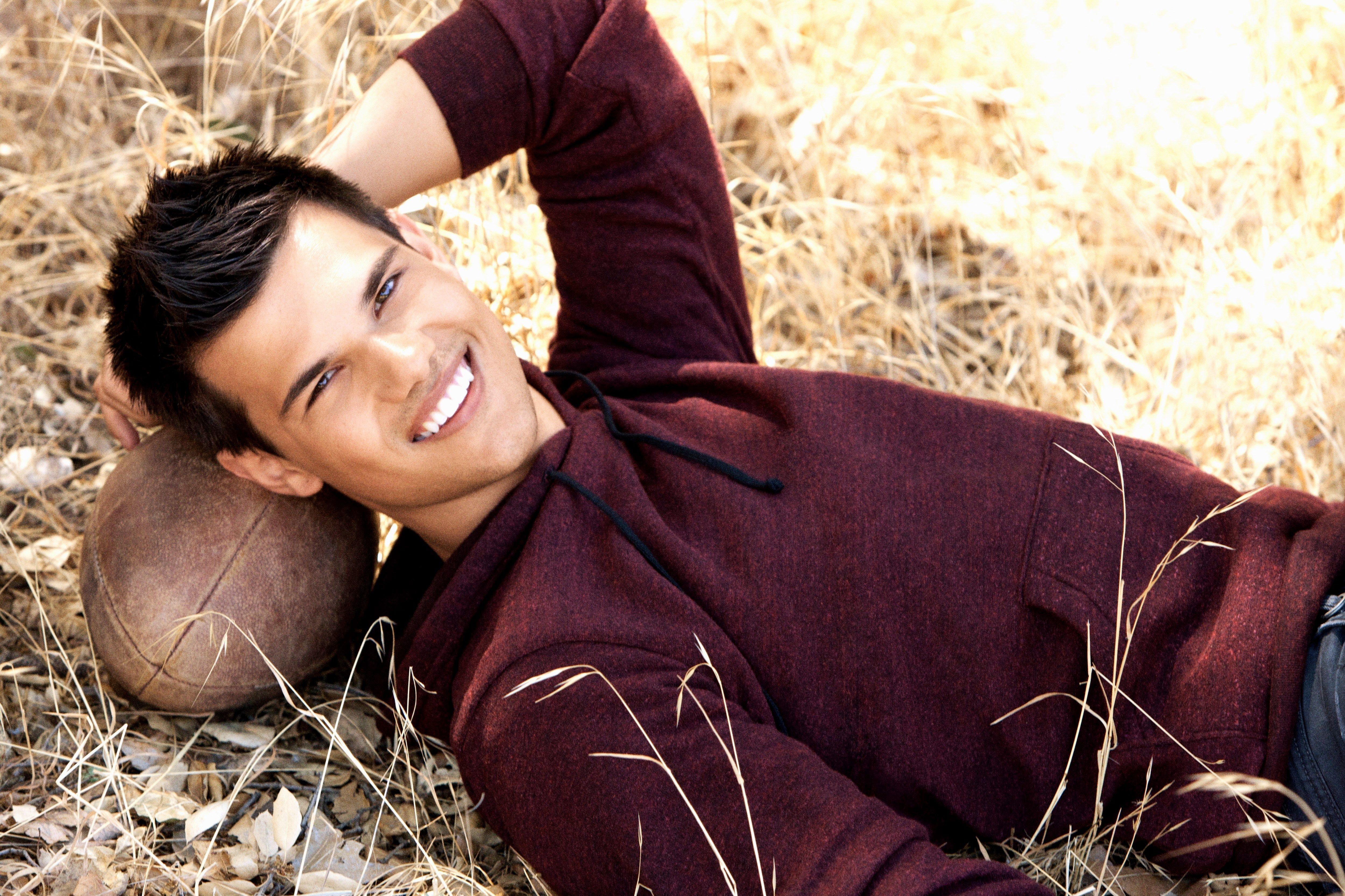 gallery for image HD taylor lautner in high res. sharovarka
