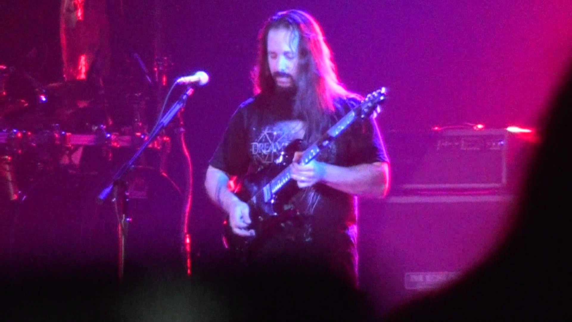 DREAM THEATER Petrucci Guitar Solo HD (Chile 2012)
