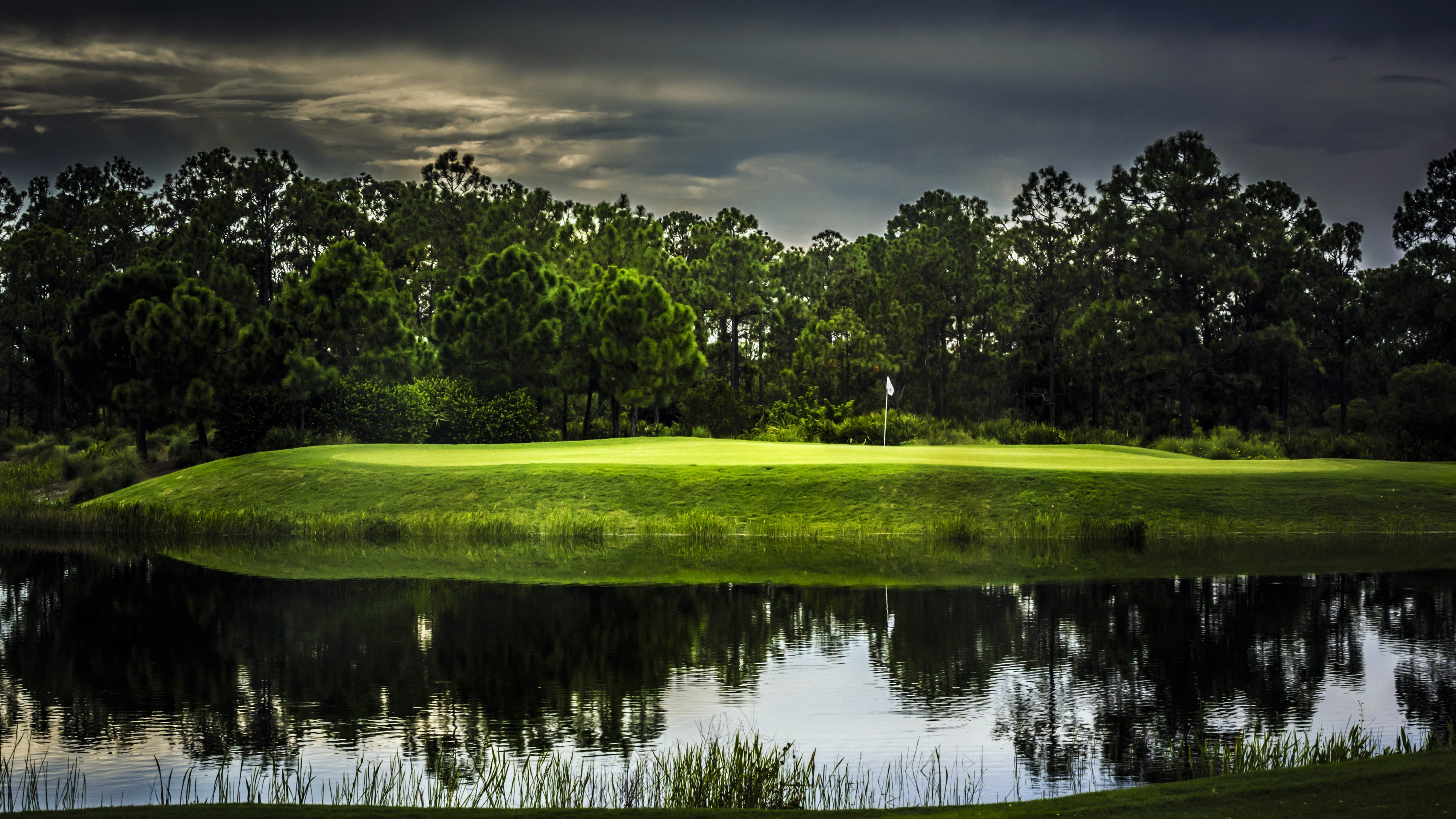 On the golf course from Naples ultra HD wallpaper