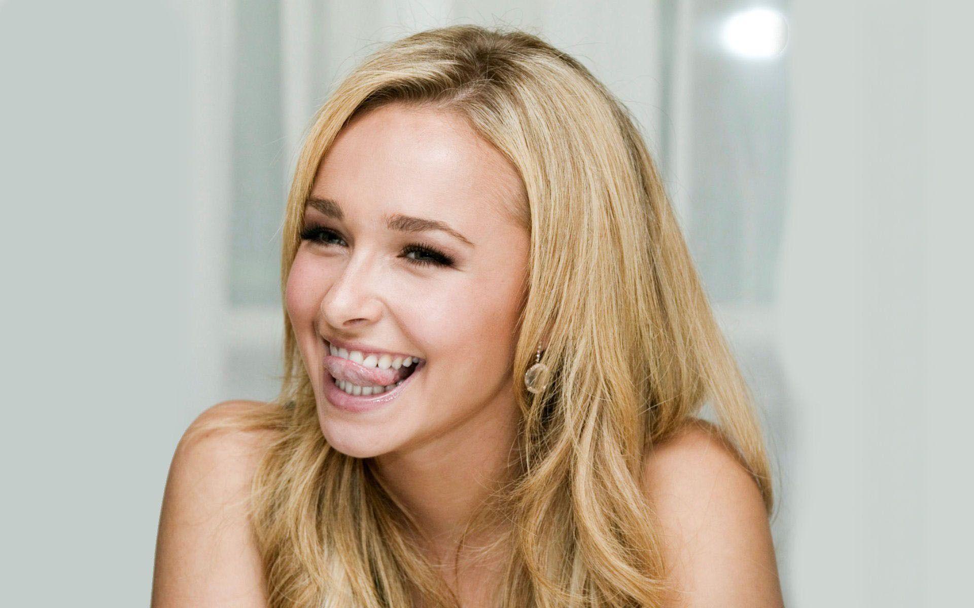 Hayden Panettiere Background 23135 1920x1200 px