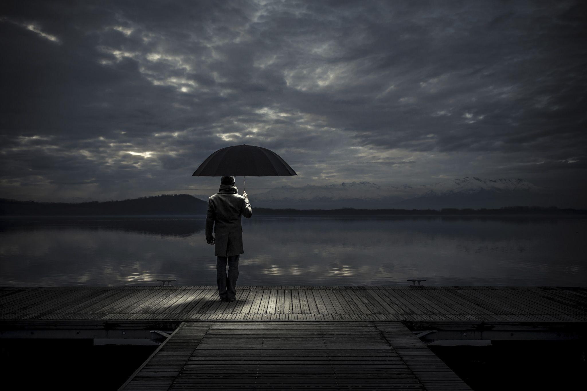 Alone man With Umbrella 2048x1152 Resolution HD 4k