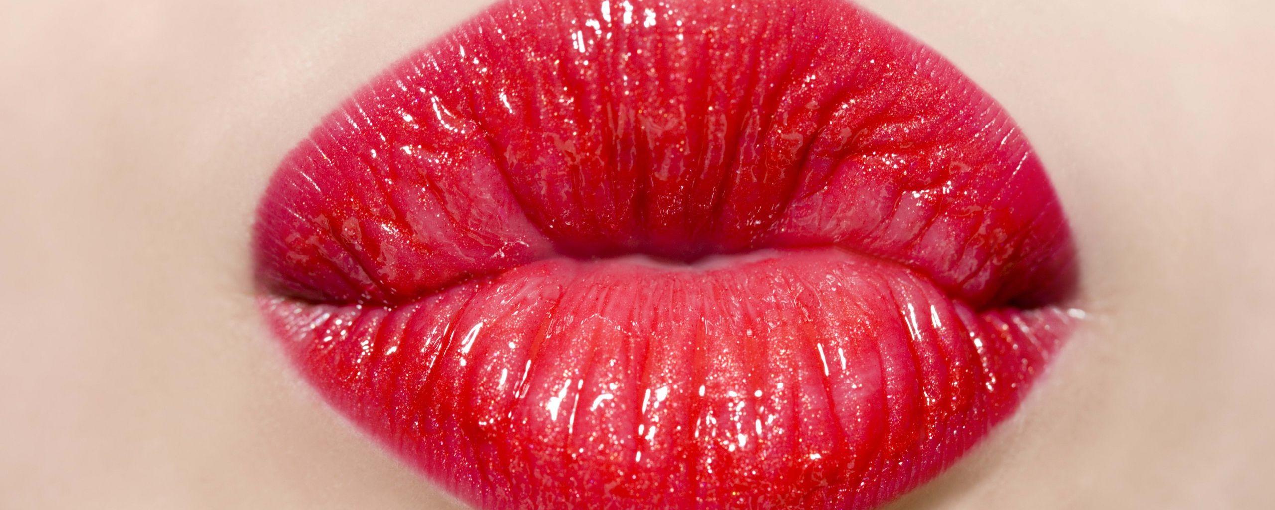 Beautiful Lips Kiss Wallpaper