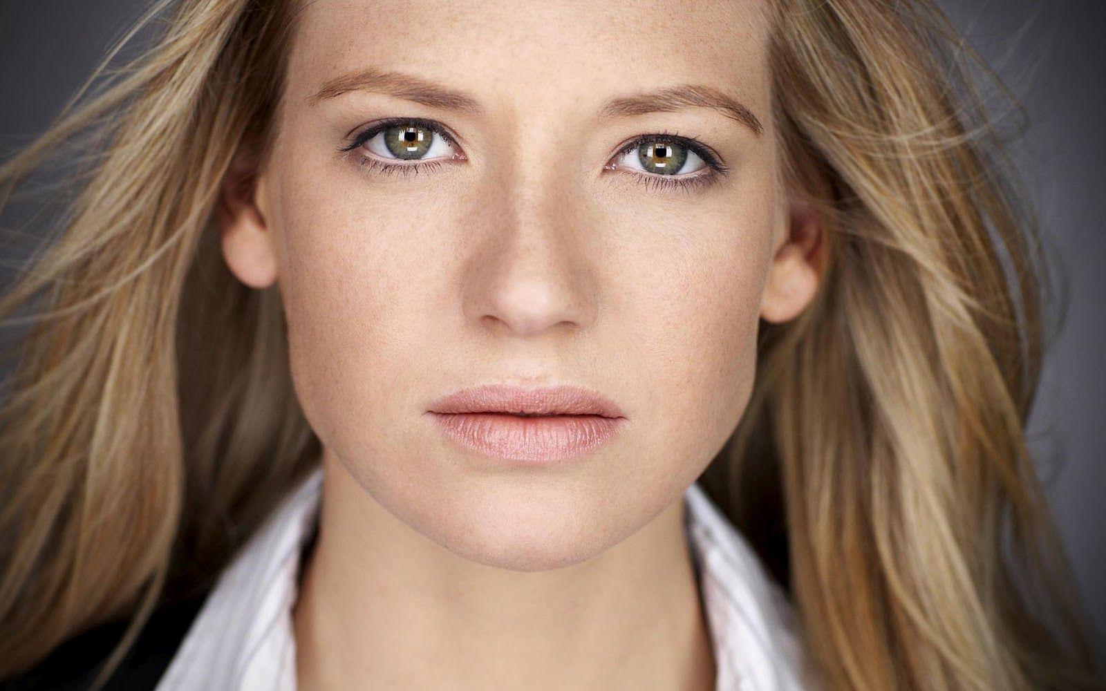 Just Walls: Anna Torv Wallpaper