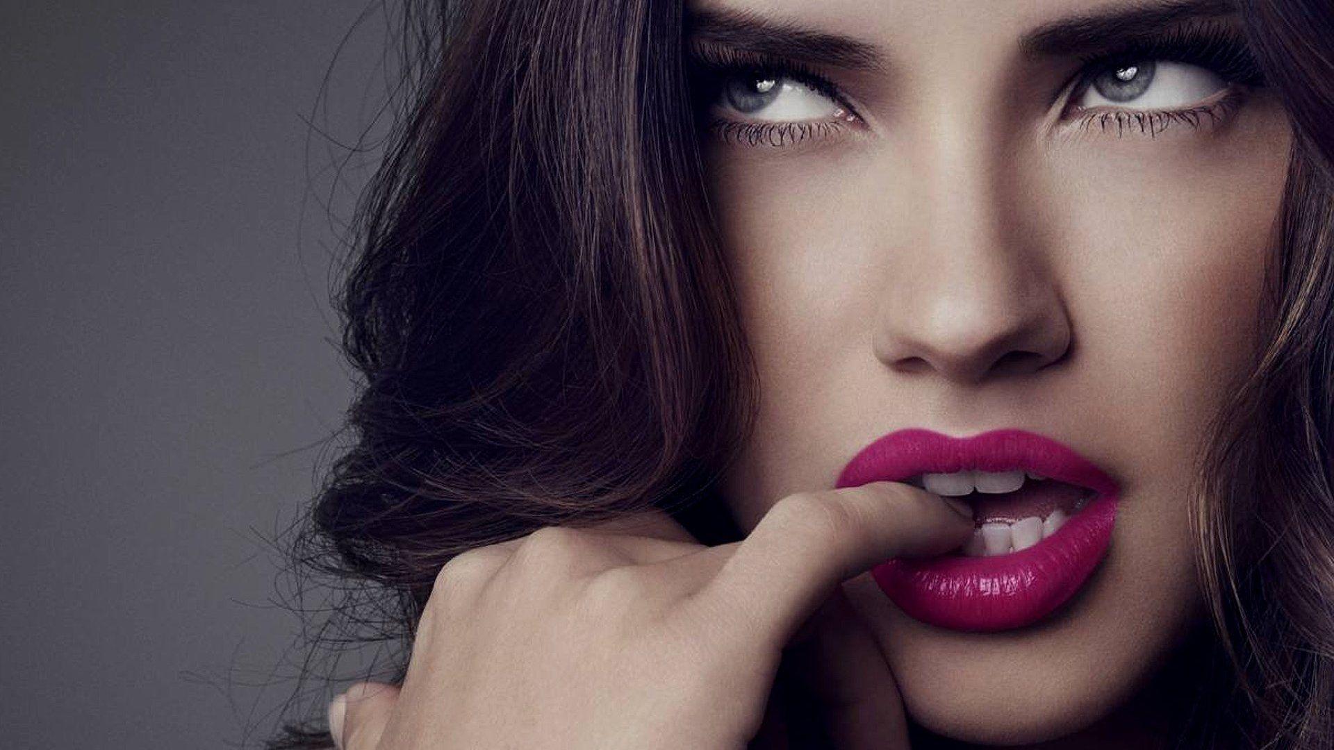 Adriana Lima HD Wallpaper and Background Image