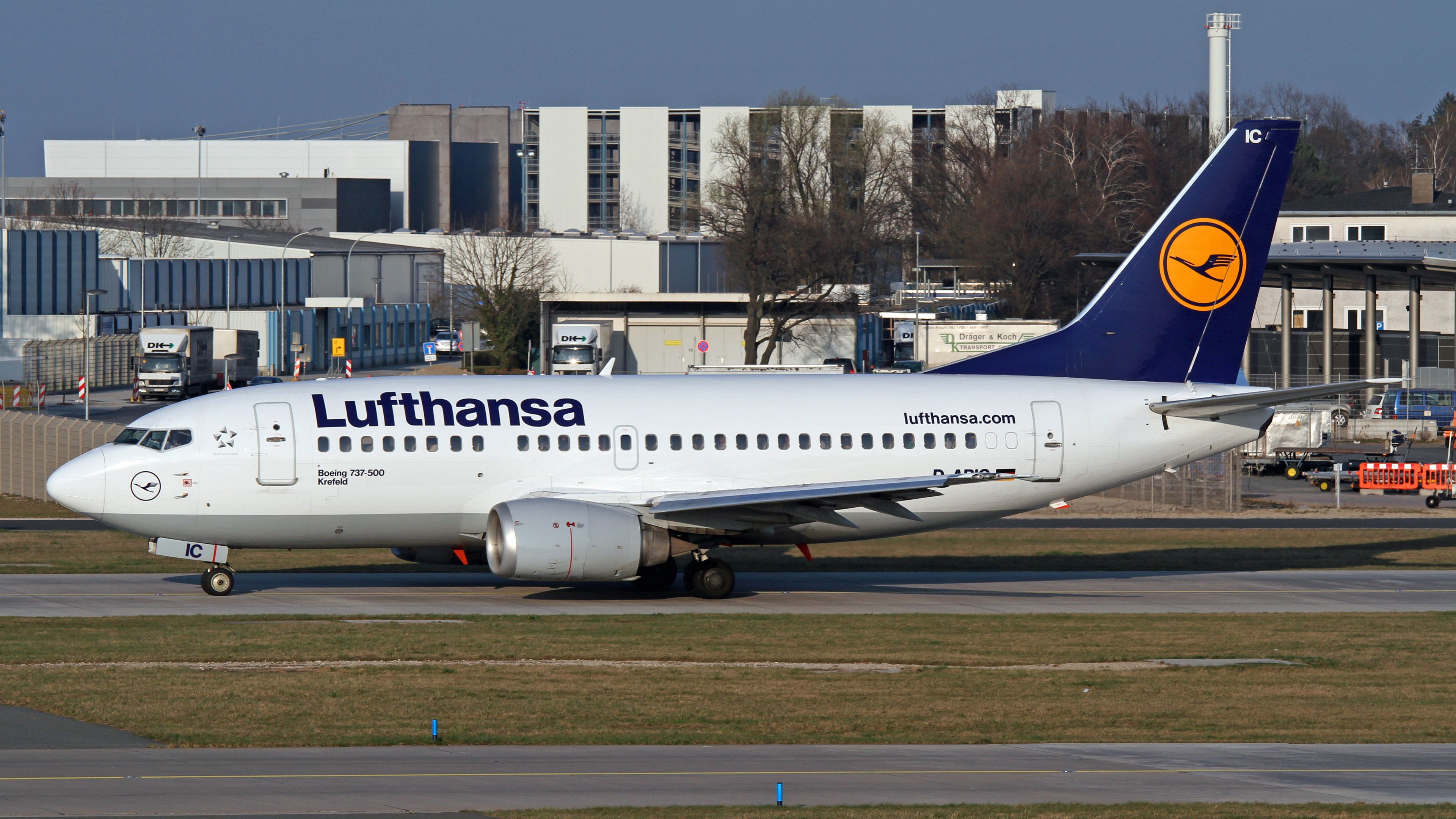 Lufthansa Boeing 737 500 Wallpaper