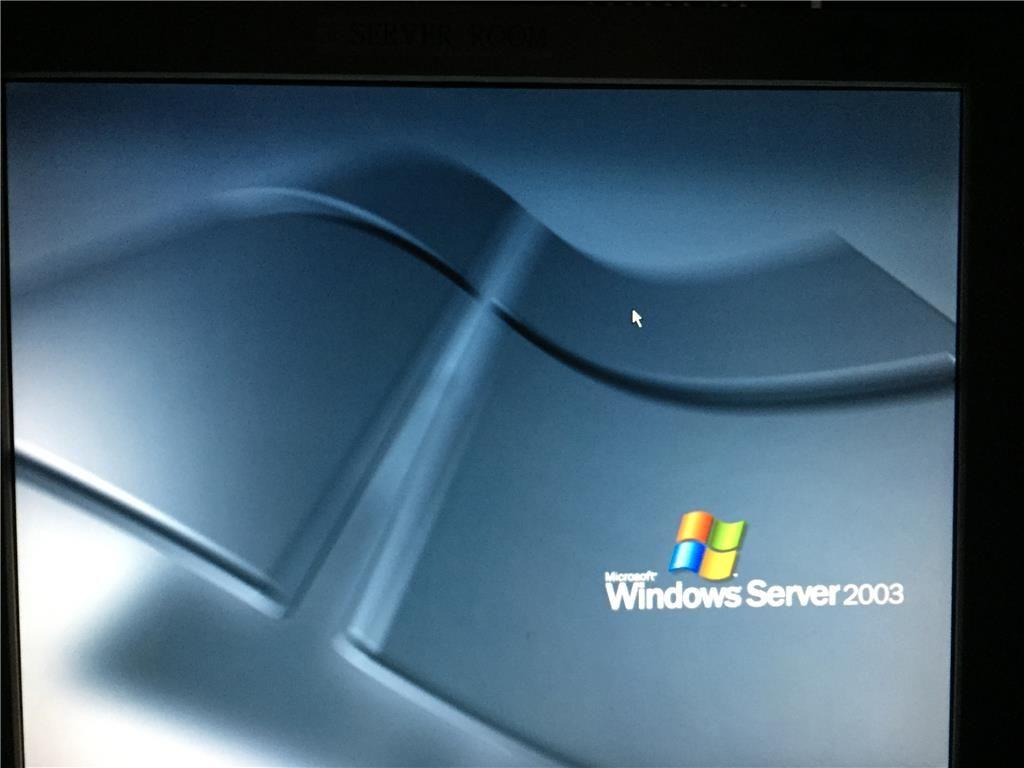 Windows 2003: Explorer not running well without remote desktop