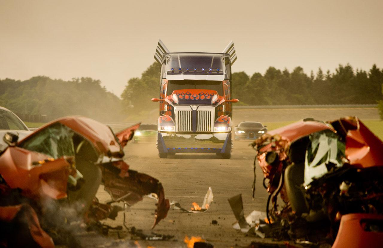 TRANSFORMERS 4 Image. TRANSFORMERS: AGE OF EXTINCTION Stars Mark