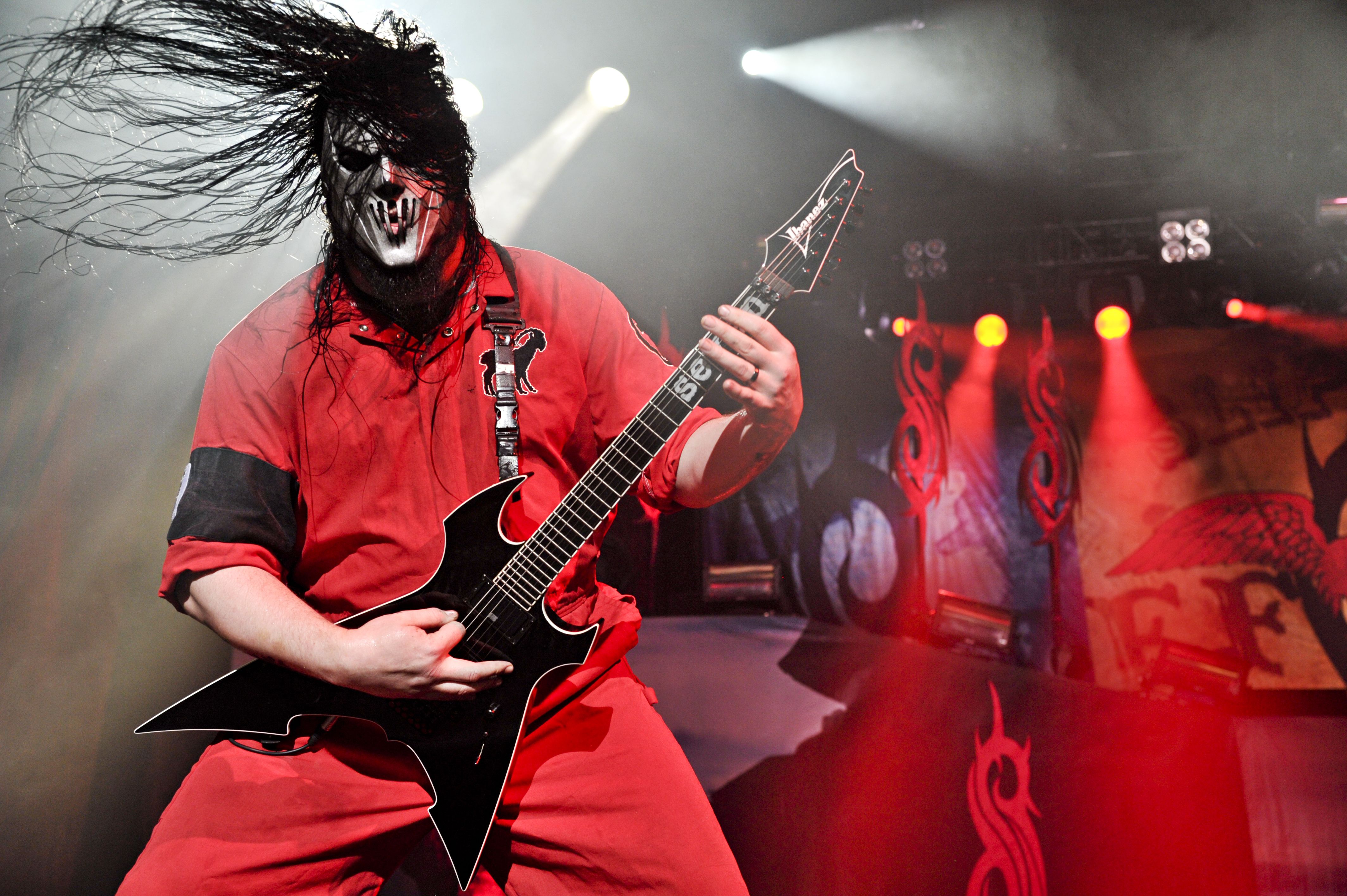 Slipknot's Mick Thomson and Jim Root talk gear, tone and being flat