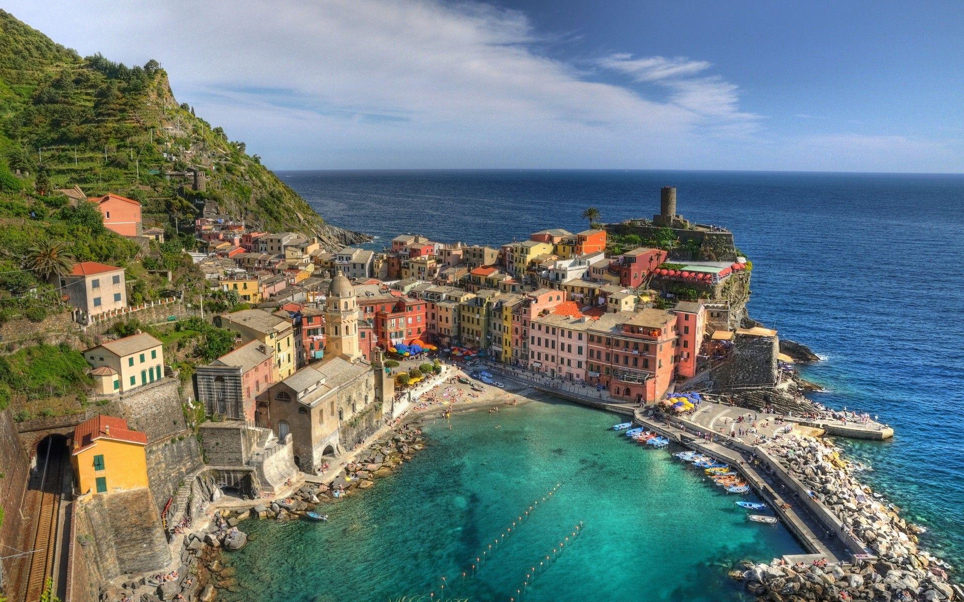 Daily Wallpaper: Cinque Terre, Italy. I Like To Waste My Time