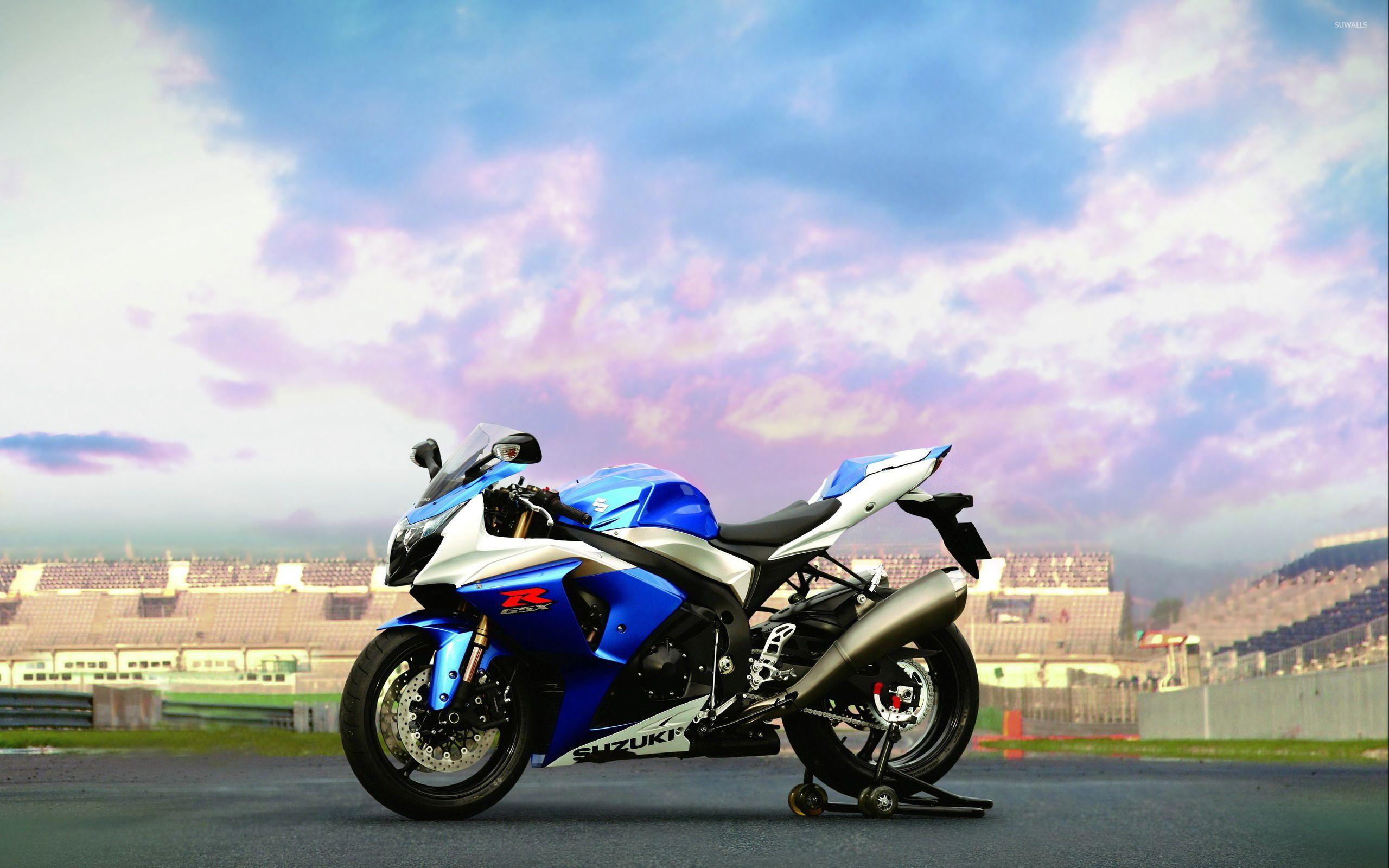 Blue Suzuki GSX R1000 Side View Wallpaper Wallpaper