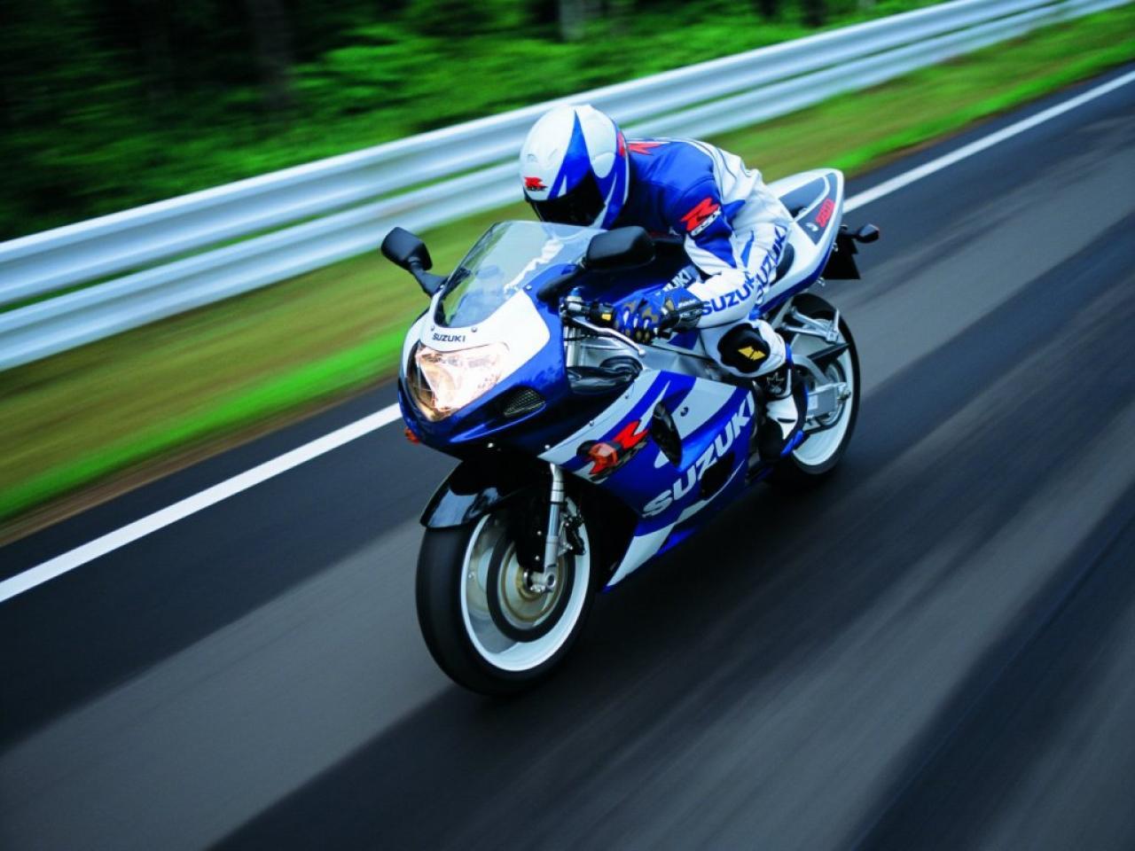 Мотоциклист на Suzuki GSX R